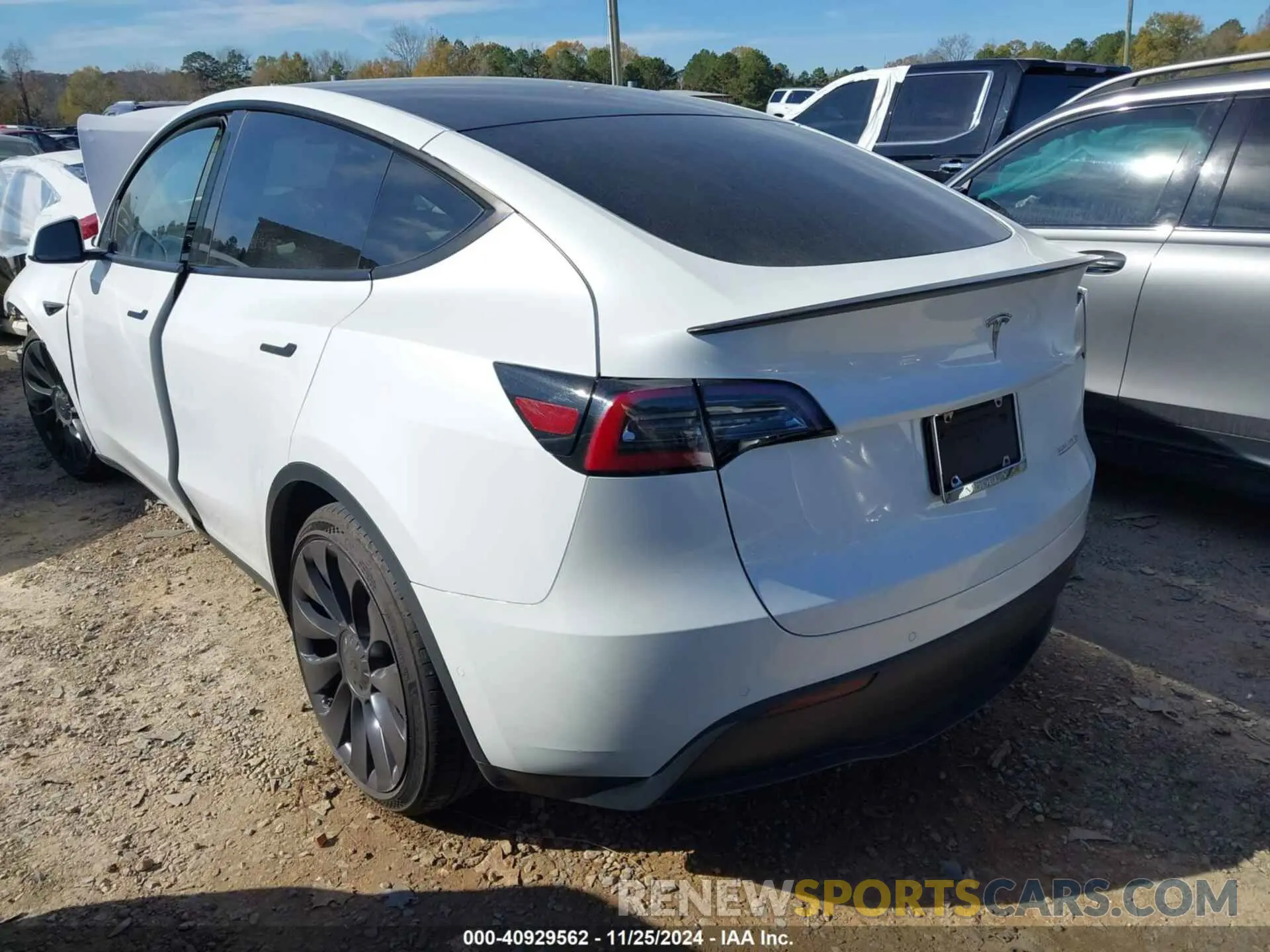 3 fotografías del automóvil dañado 5YJYGDEFXLF011614 TESLA MODEL Y 2020