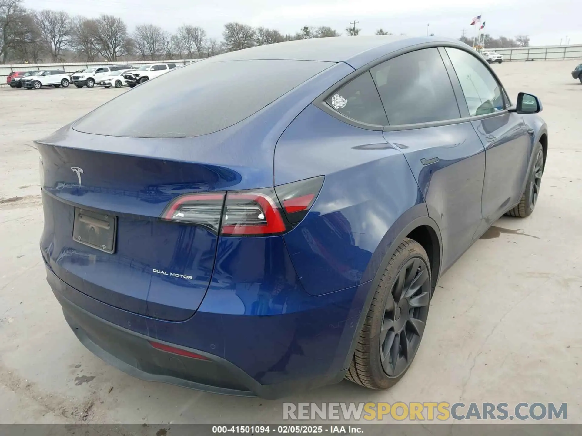4 fotografías del automóvil dañado 5YJYGAEE0MF185053 TESLA MODEL Y 2021