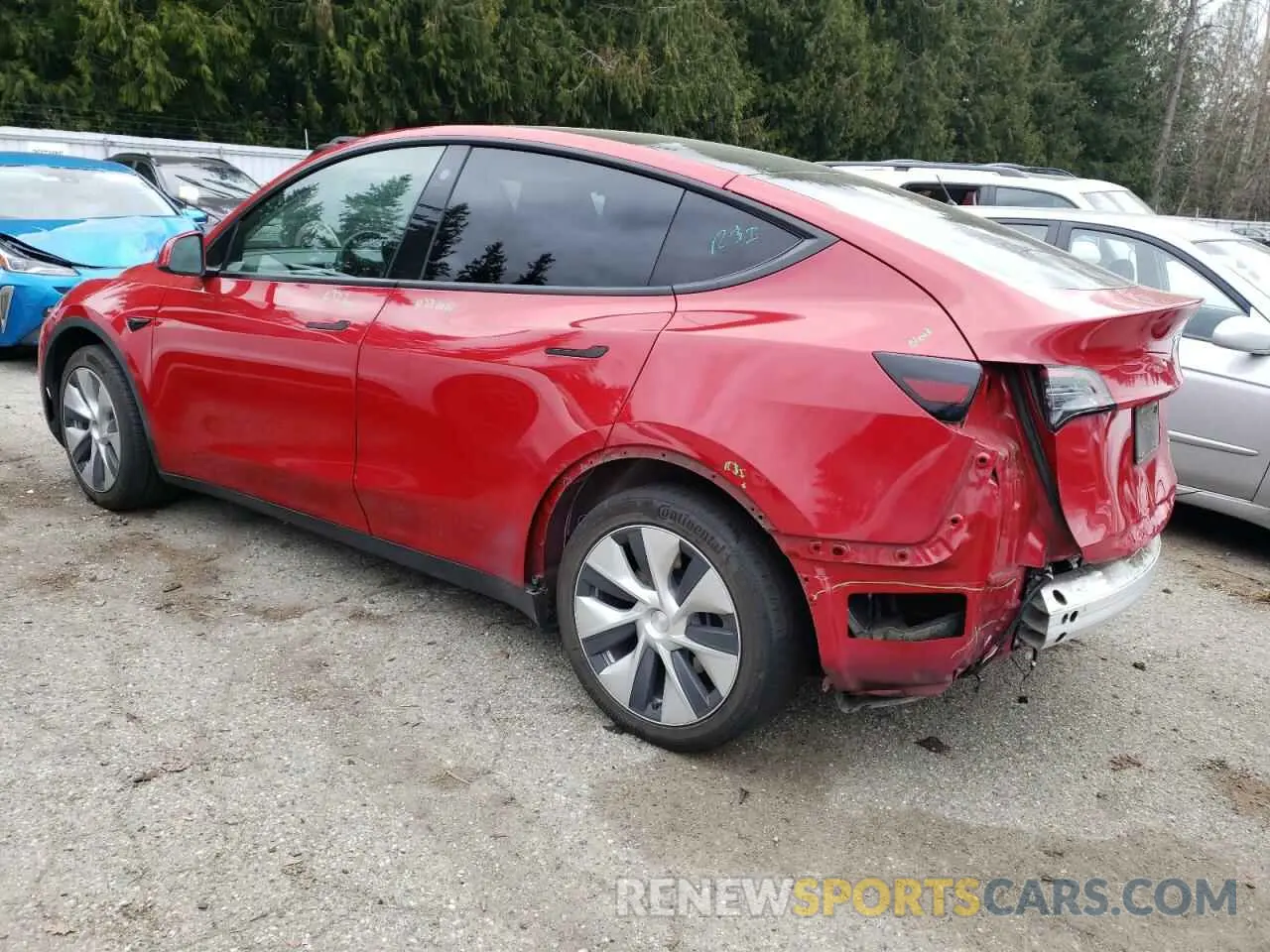 2 fotografías del automóvil dañado 5YJYGAEE2MF285977 TESLA MODEL Y 2021