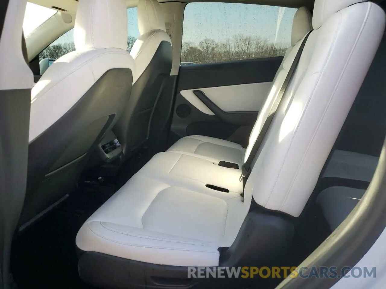 10 fotografías del automóvil dañado 5YJYGAEE2MF301840 TESLA MODEL Y 2021