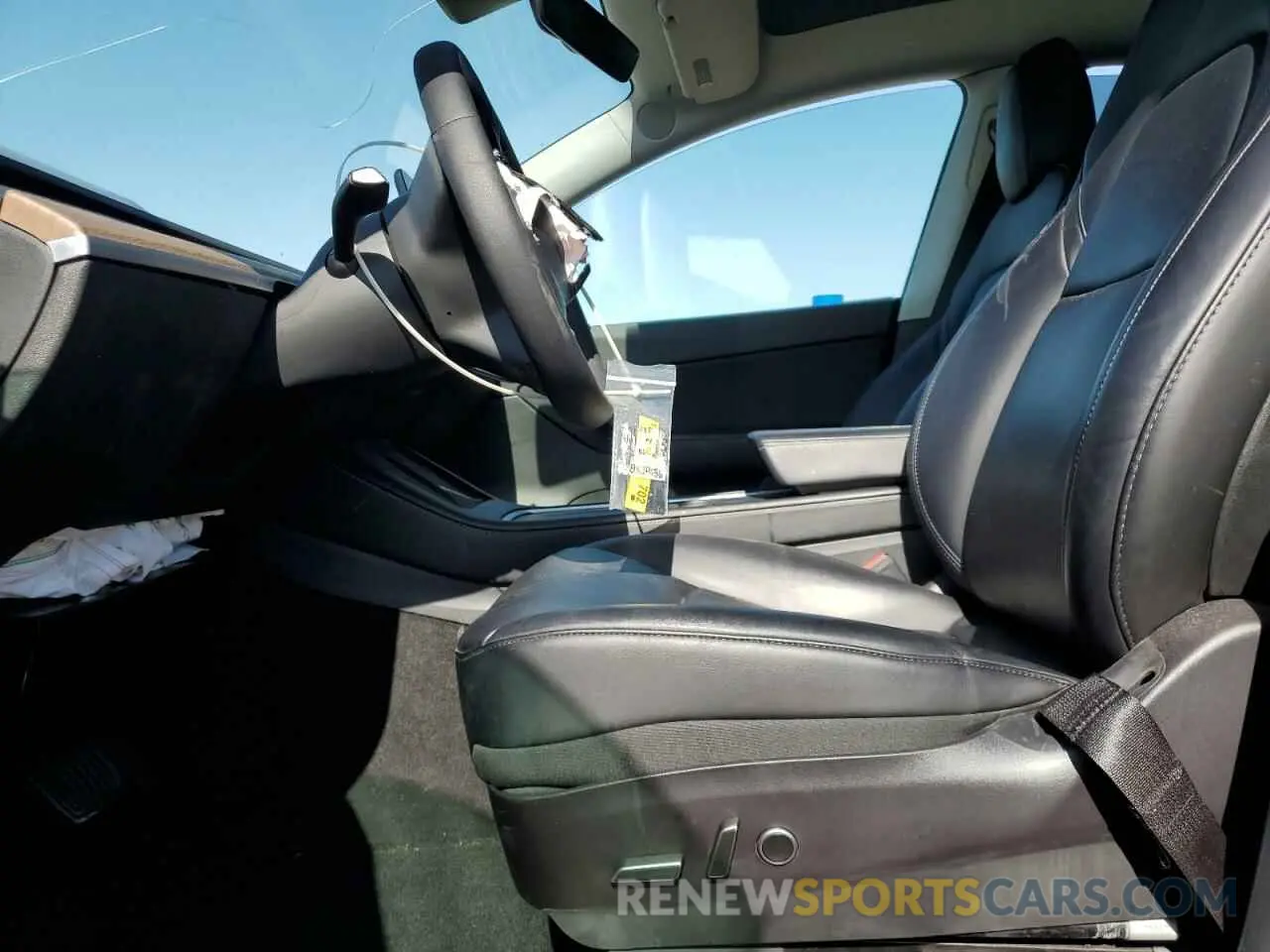 7 fotografías del automóvil dañado 5YJYGAEE3MF231751 TESLA MODEL Y 2021