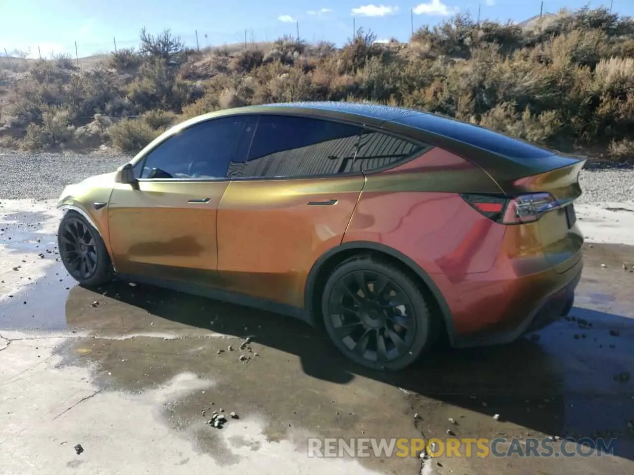 2 fotografías del automóvil dañado 5YJYGAEE3MF254821 TESLA MODEL Y 2021