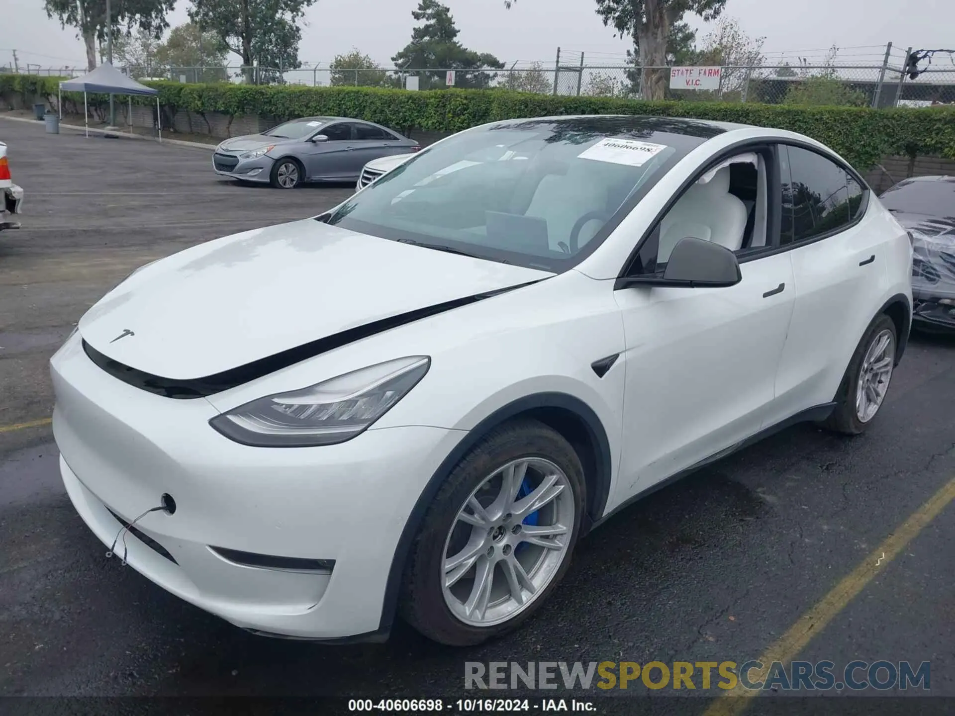 2 fotografías del automóvil dañado 5YJYGAEE3MF275670 TESLA MODEL Y 2021