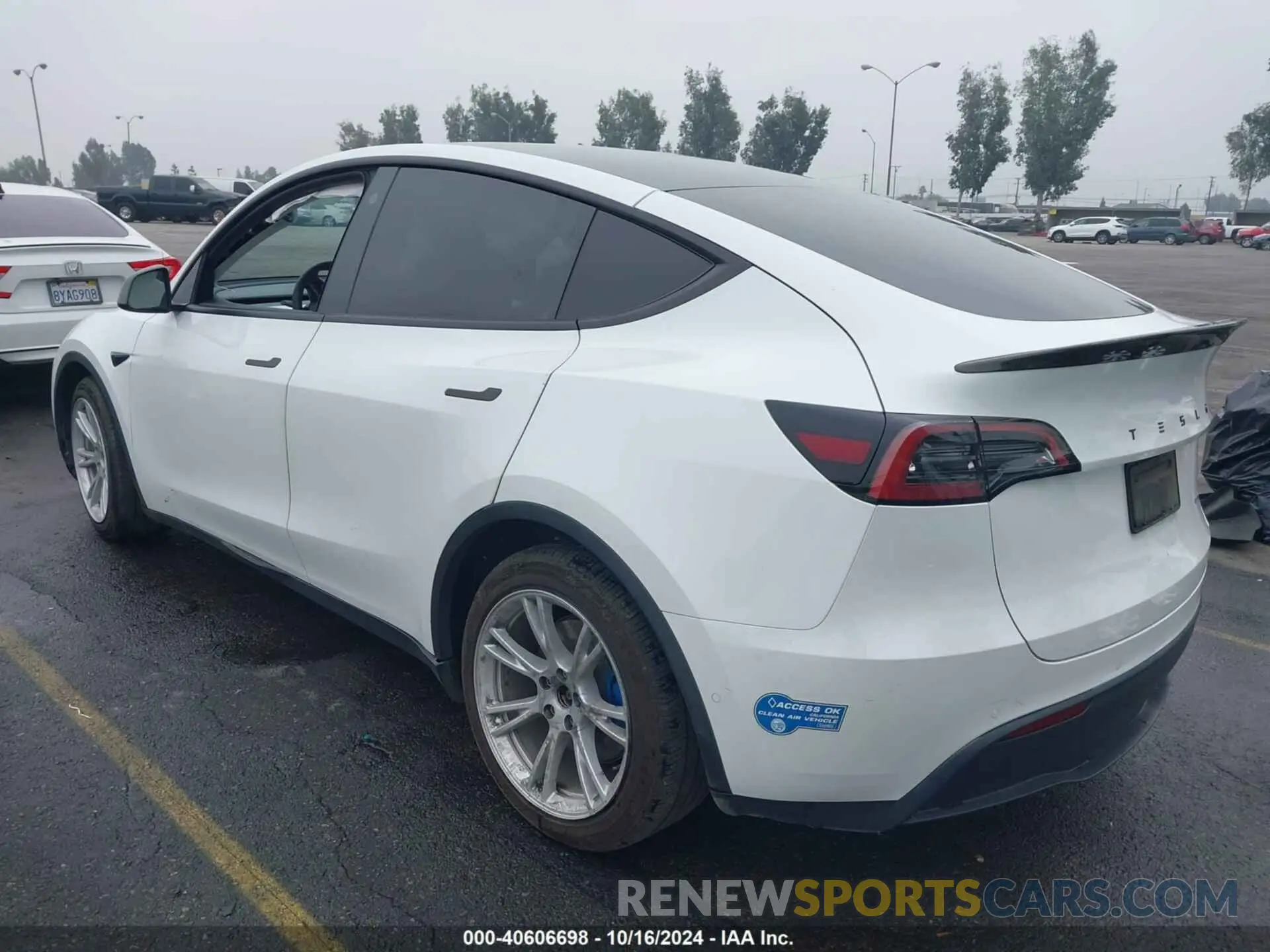 3 fotografías del automóvil dañado 5YJYGAEE3MF275670 TESLA MODEL Y 2021