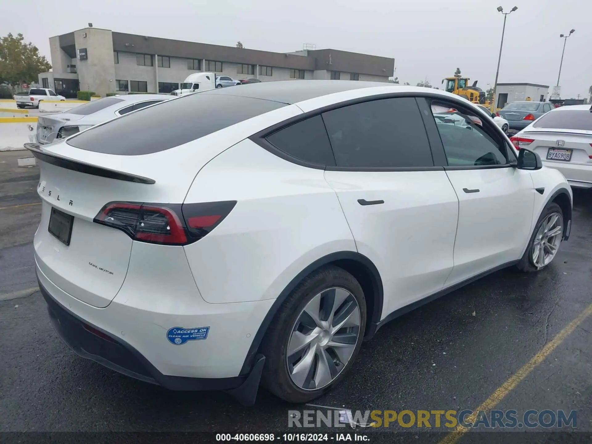 4 fotografías del automóvil dañado 5YJYGAEE3MF275670 TESLA MODEL Y 2021