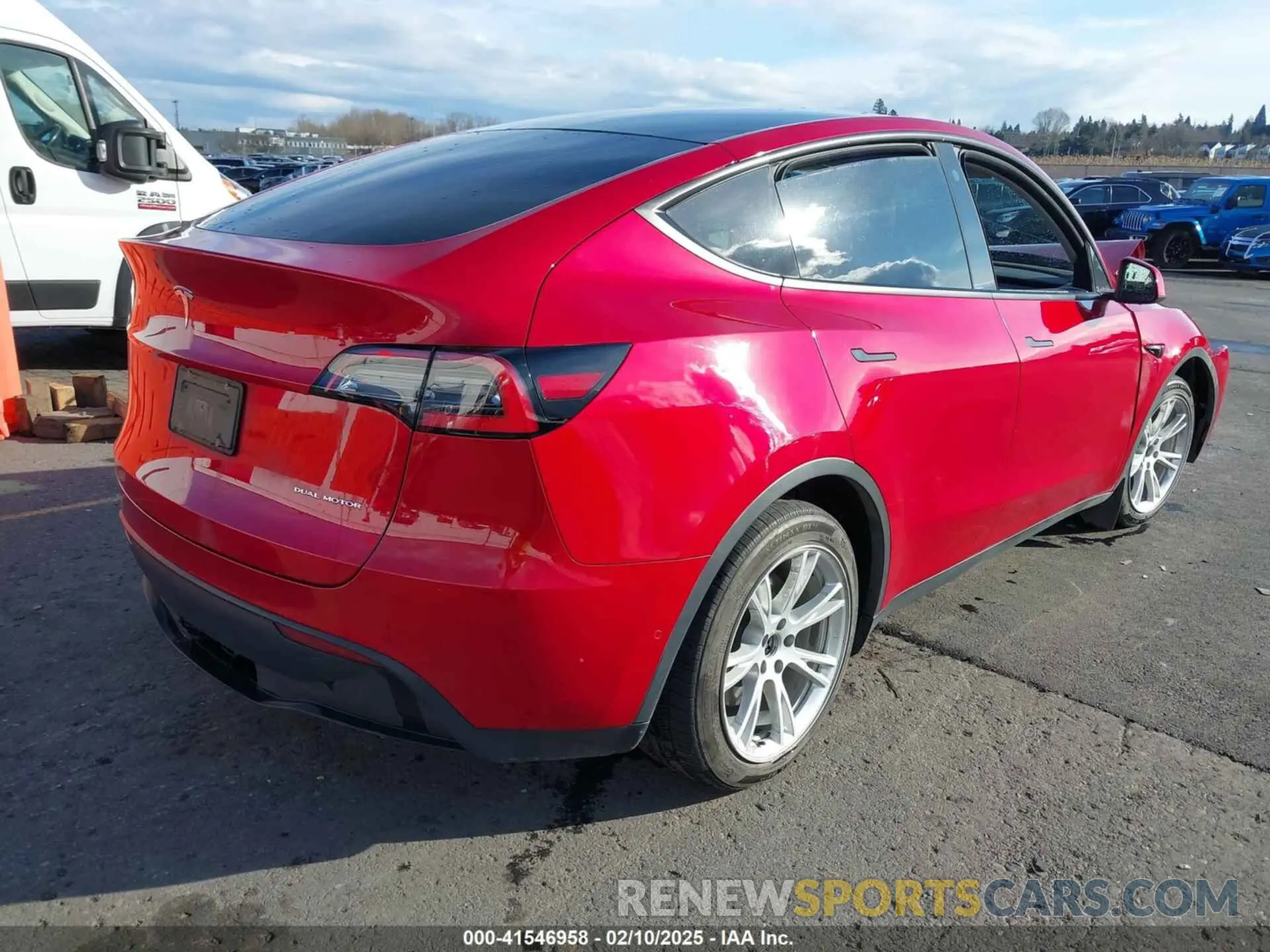 4 fotografías del automóvil dañado 5YJYGAEE4MF131335 TESLA MODEL Y 2021