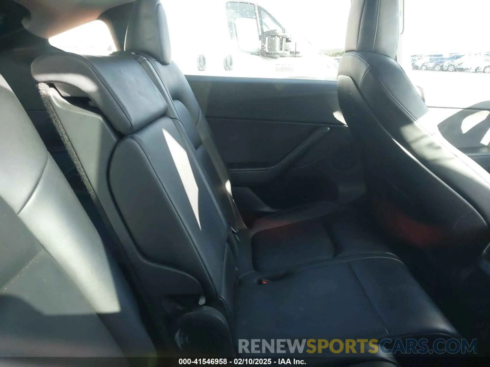 8 fotografías del automóvil dañado 5YJYGAEE4MF131335 TESLA MODEL Y 2021
