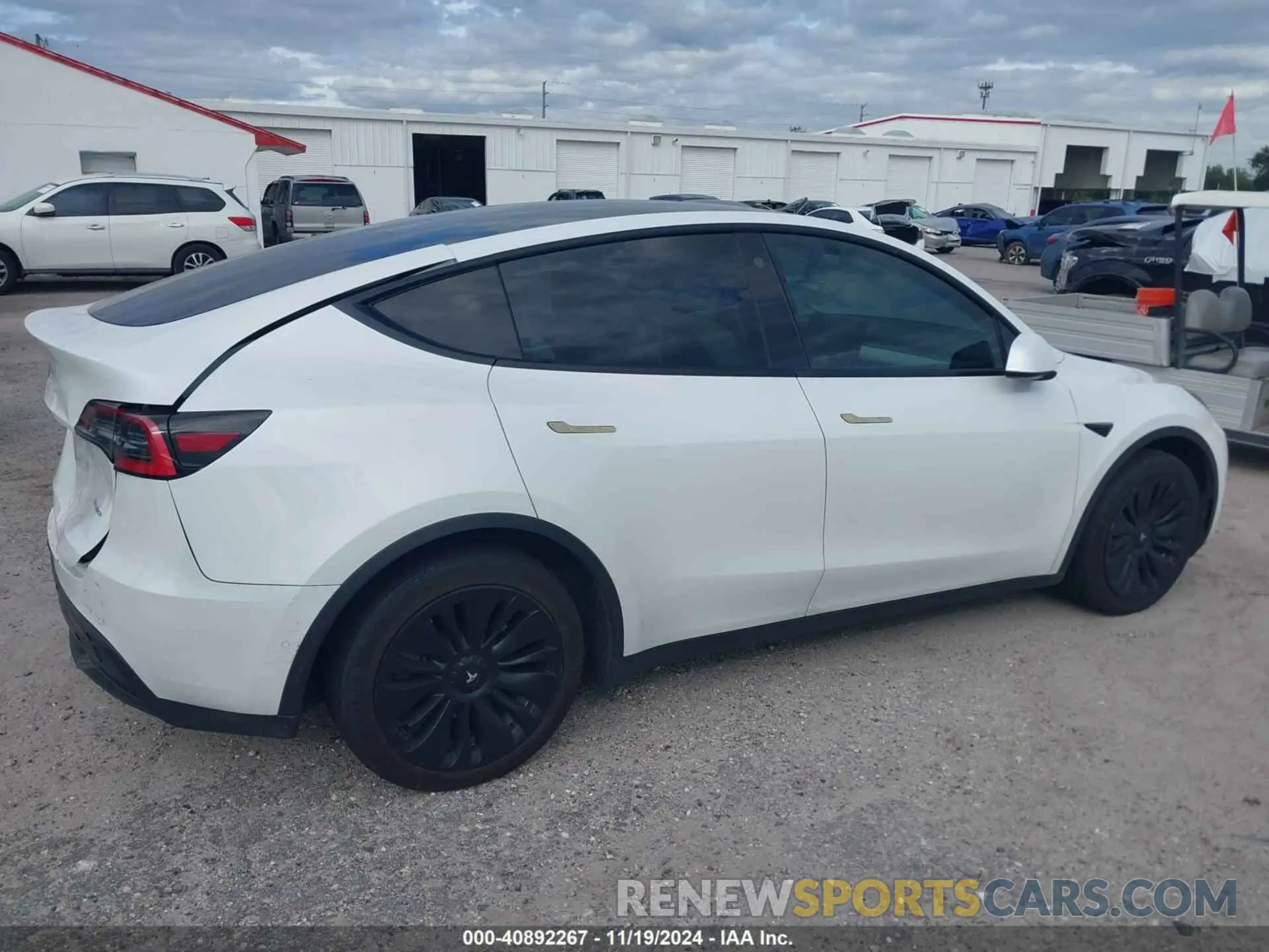 13 fotografías del automóvil dañado 5YJYGAEE5MF187283 TESLA MODEL Y 2021