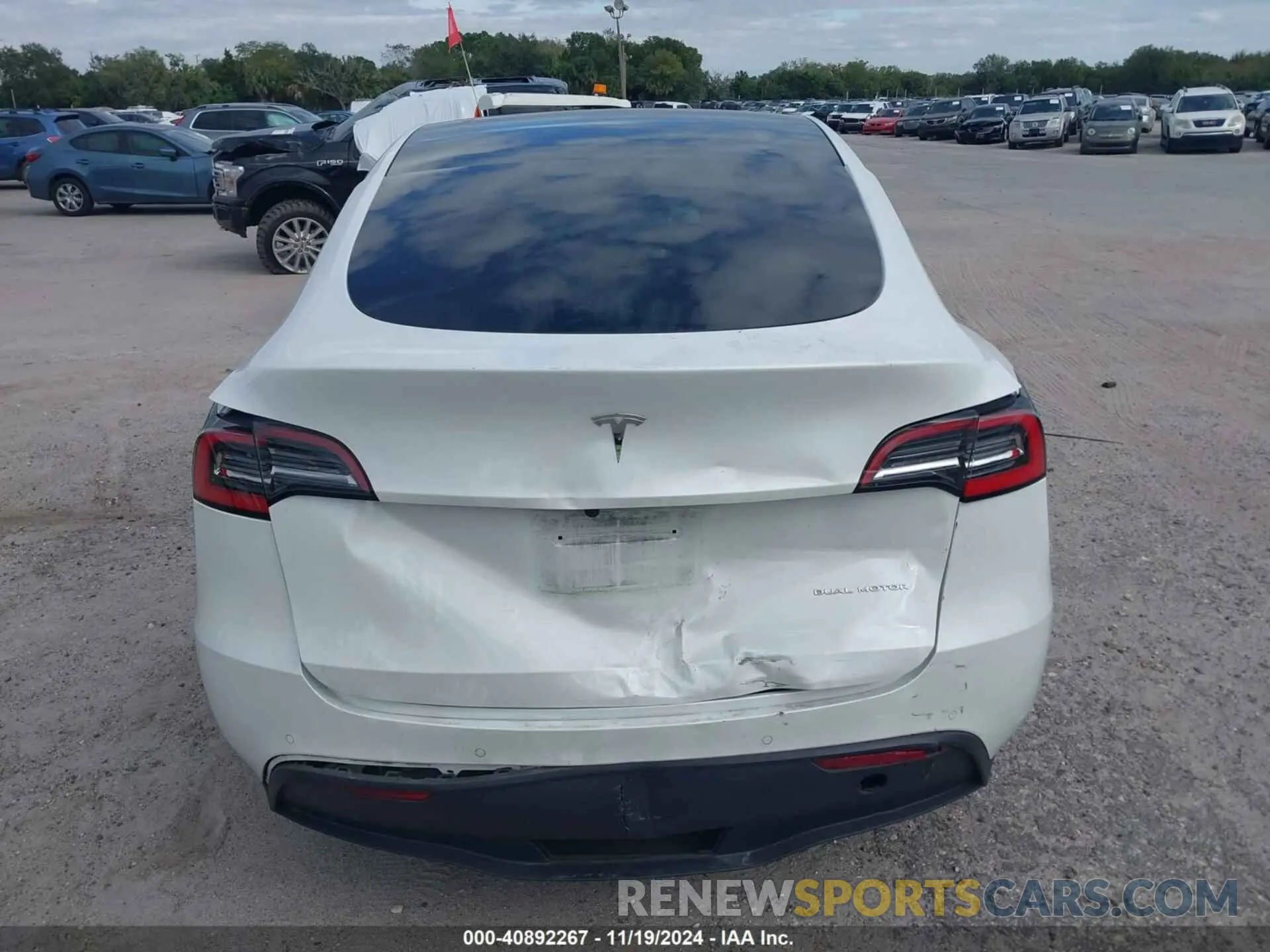 16 fotografías del automóvil dañado 5YJYGAEE5MF187283 TESLA MODEL Y 2021