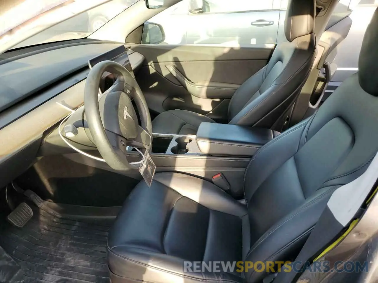 10 fotografías del automóvil dañado 5YJYGAEE5MF211422 TESLA MODEL Y 2021