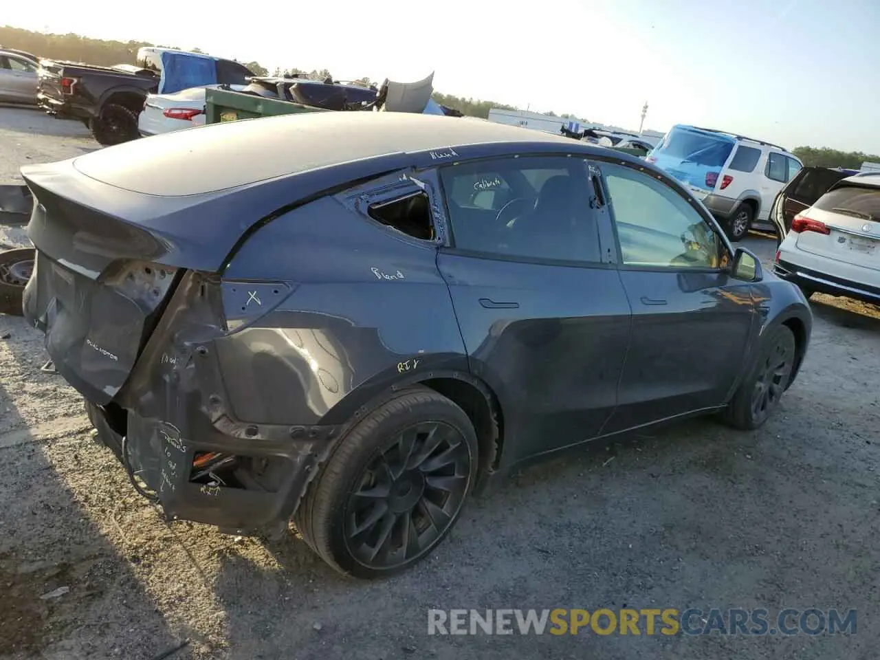 3 fotografías del automóvil dañado 5YJYGAEE5MF211422 TESLA MODEL Y 2021