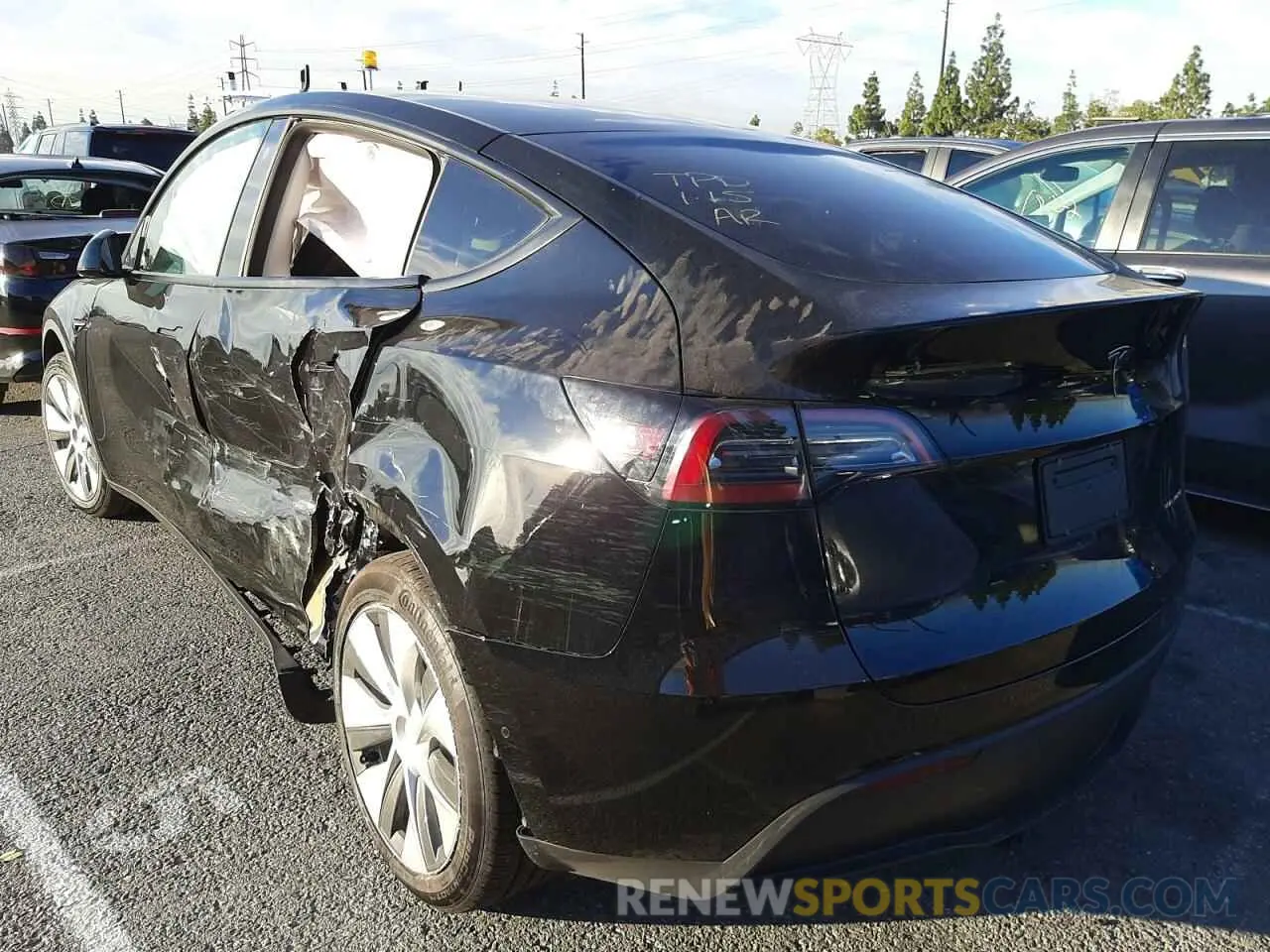 3 fotografías del automóvil dañado 5YJYGAEE5MF295614 TESLA MODEL Y 2021