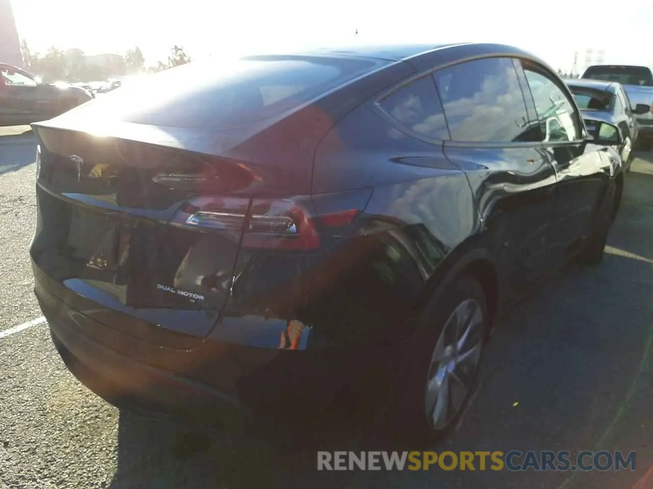 4 fotografías del automóvil dañado 5YJYGAEE5MF295614 TESLA MODEL Y 2021