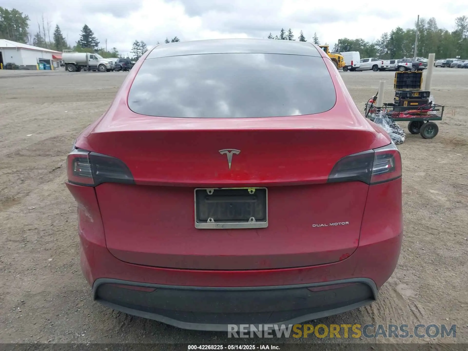 15 fotografías del automóvil dañado 5YJYGAEE6MF205256 TESLA MODEL Y 2021