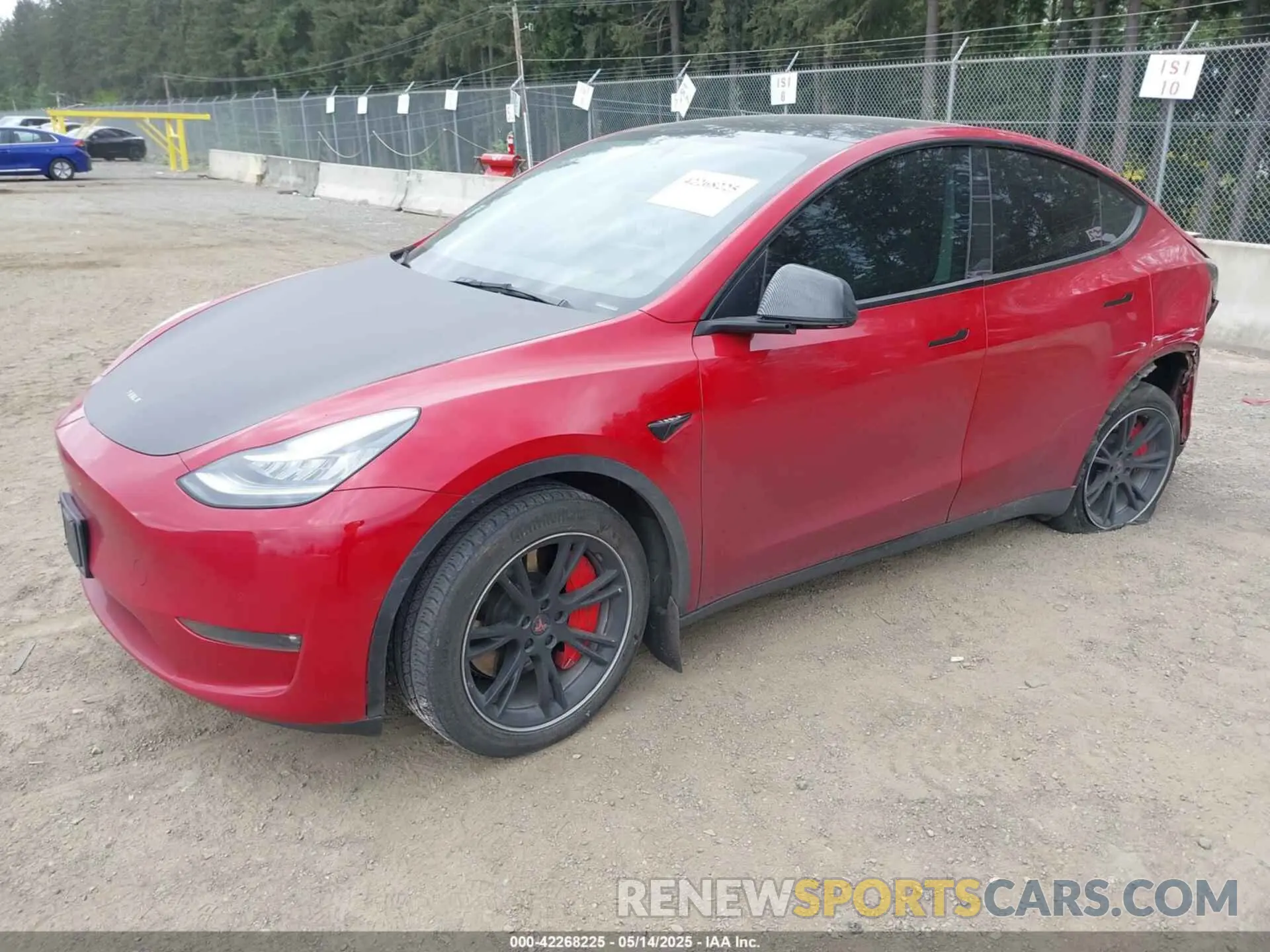 2 fotografías del automóvil dañado 5YJYGAEE6MF205256 TESLA MODEL Y 2021
