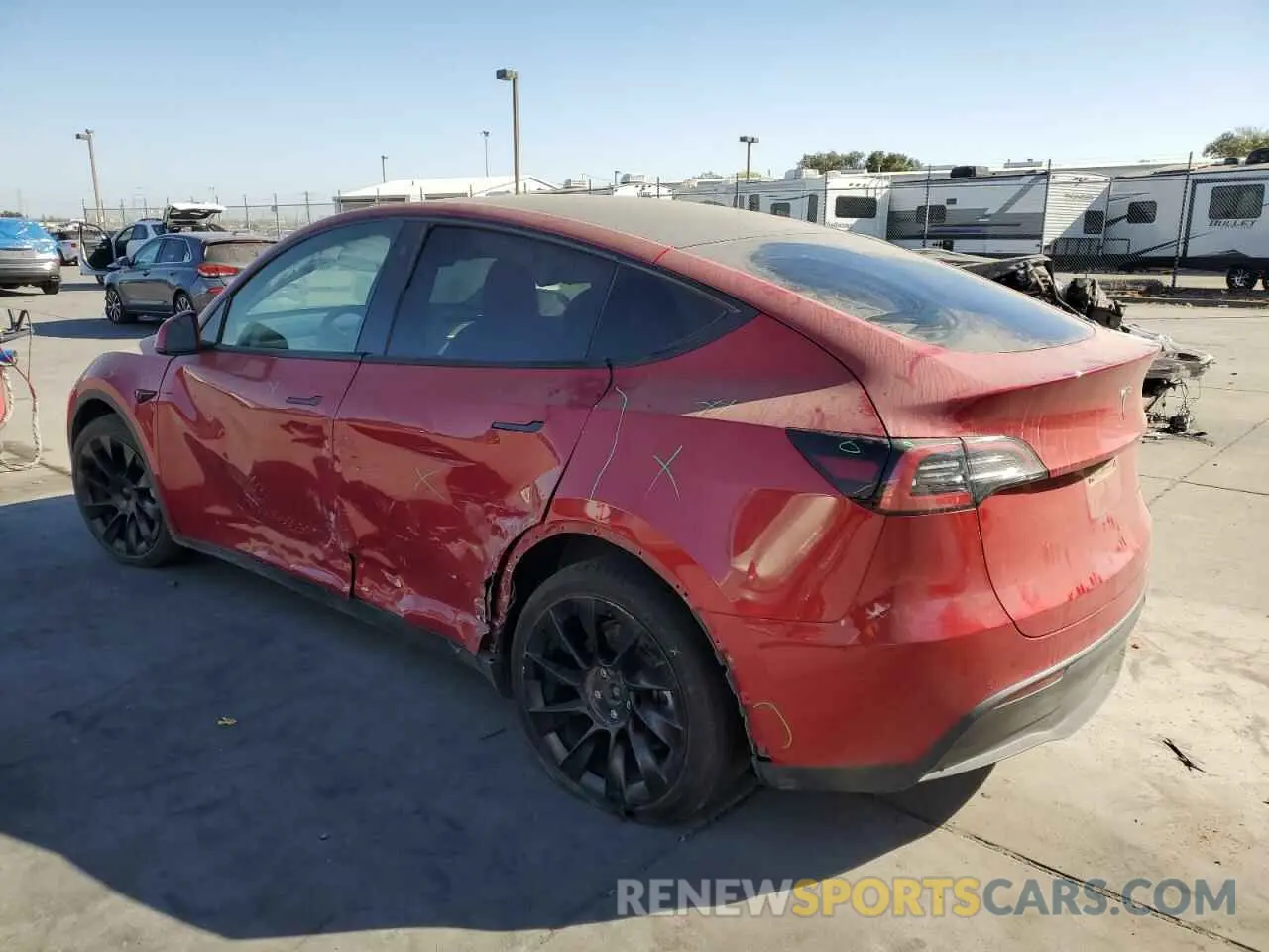 2 fotografías del automóvil dañado 5YJYGAEE6MF222767 TESLA MODEL Y 2021