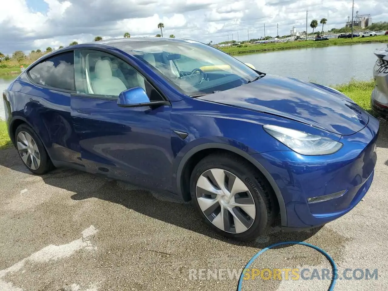 4 fotografías del automóvil dañado 5YJYGAEE7MF195367 TESLA MODEL Y 2021