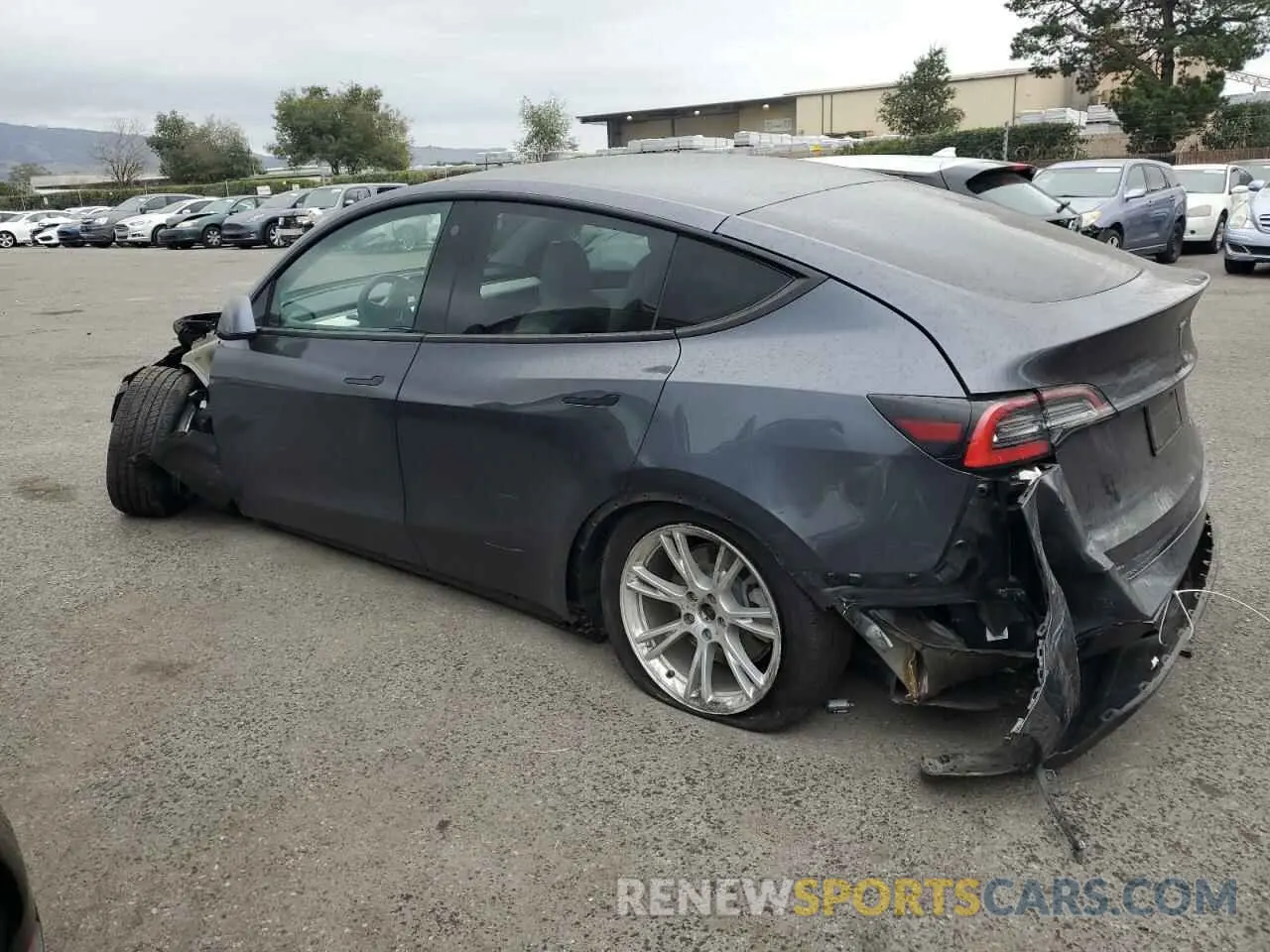 2 fotografías del automóvil dañado 5YJYGAEE8MF138434 TESLA MODEL Y 2021