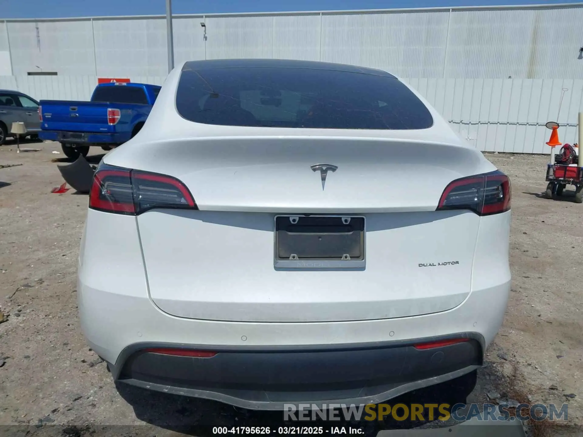 17 fotografías del automóvil dañado 5YJYGAEE8MF187987 TESLA MODEL Y 2021