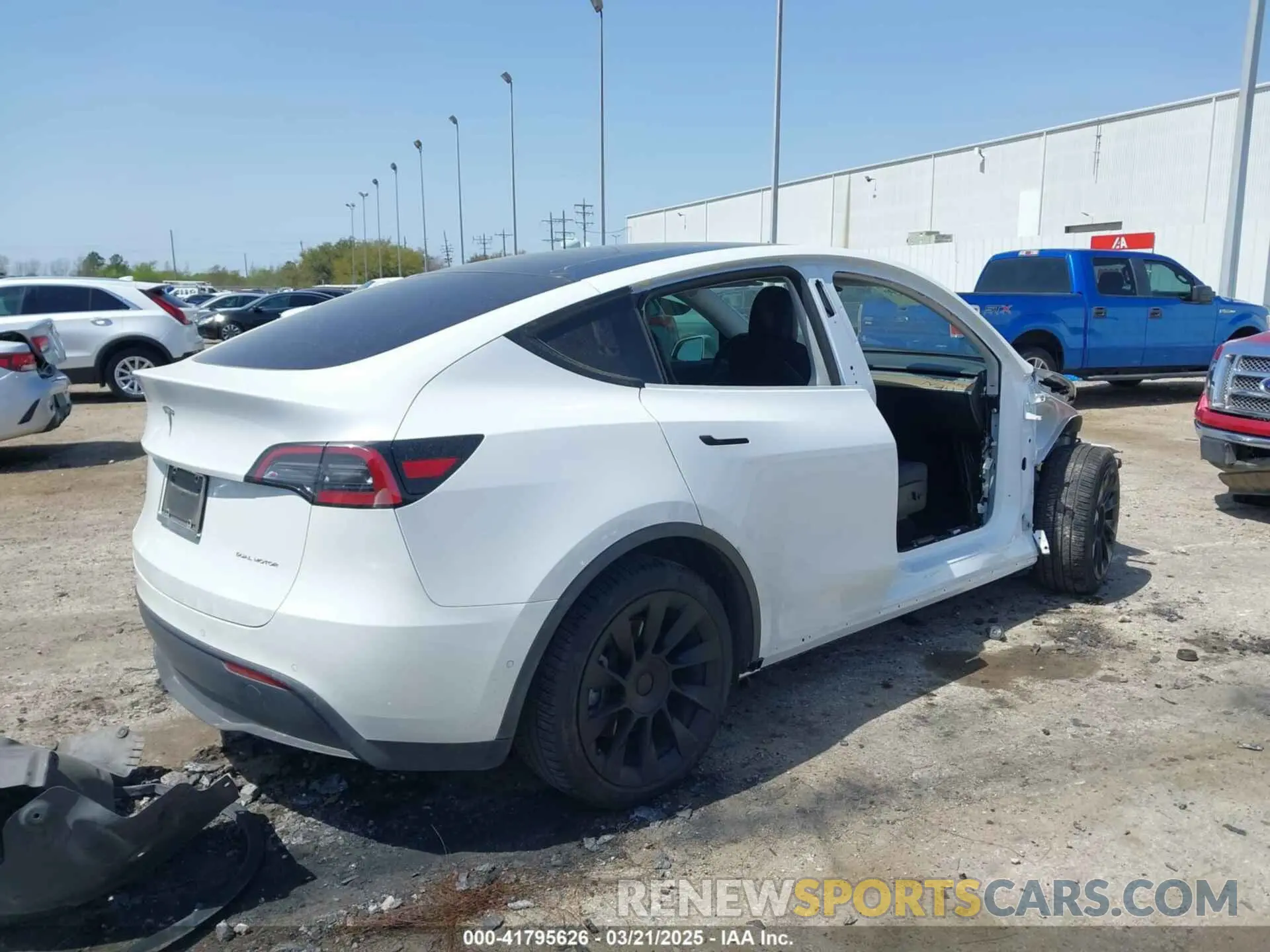 4 fotografías del automóvil dañado 5YJYGAEE8MF187987 TESLA MODEL Y 2021