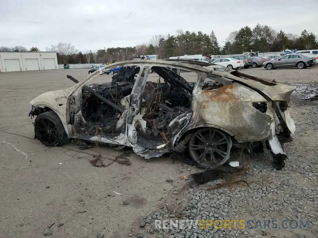 2 fotografías del automóvil dañado 5YJYGAEE8MF188542 TESLA MODEL Y 2021