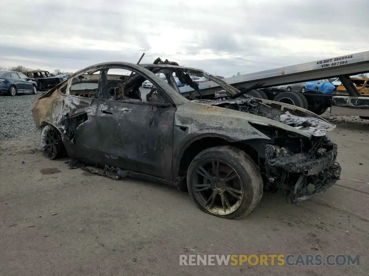 4 fotografías del automóvil dañado 5YJYGAEE8MF188542 TESLA MODEL Y 2021