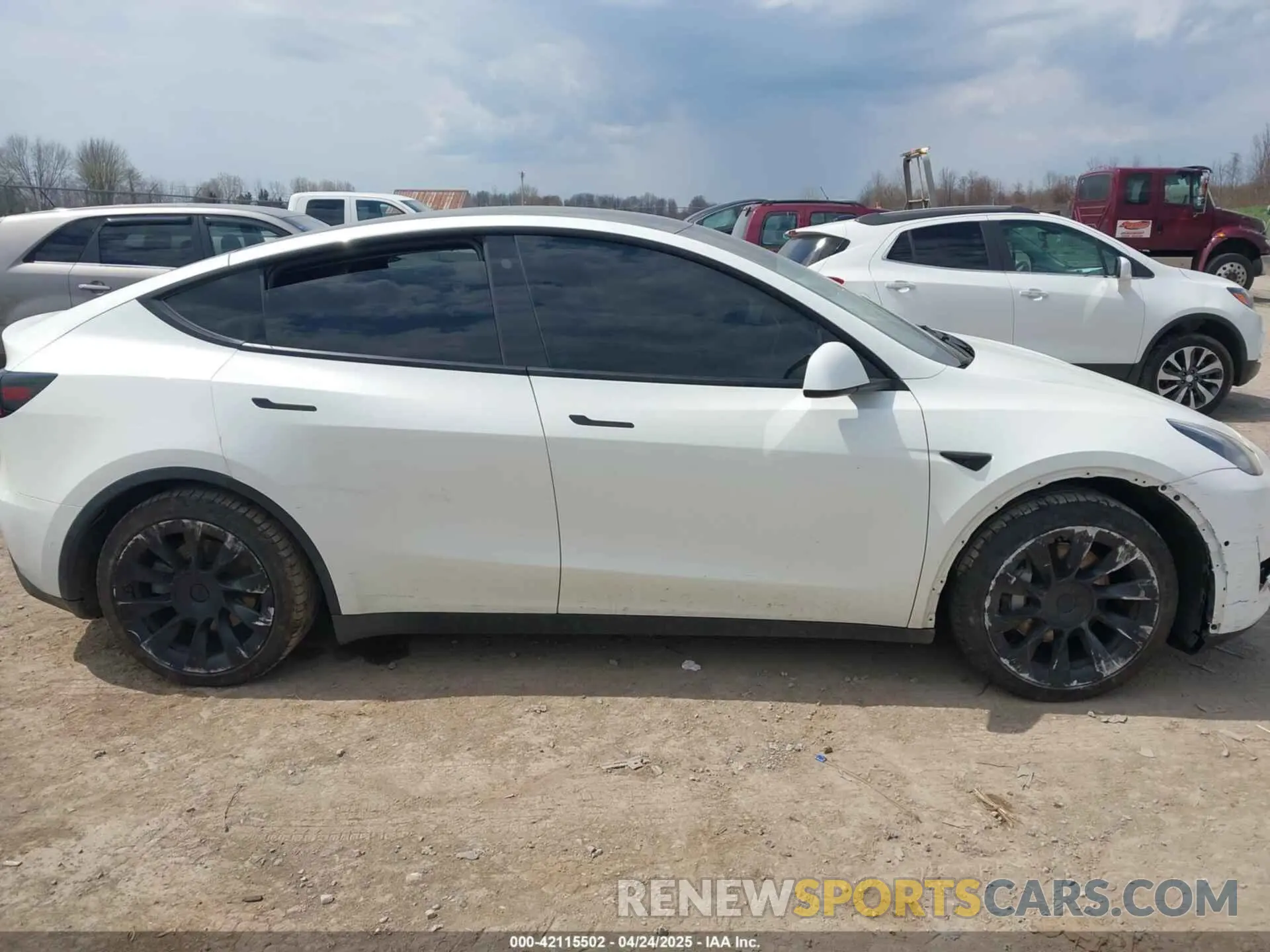 13 fotografías del automóvil dañado 5YJYGAEEXMF149158 TESLA MODEL Y 2021