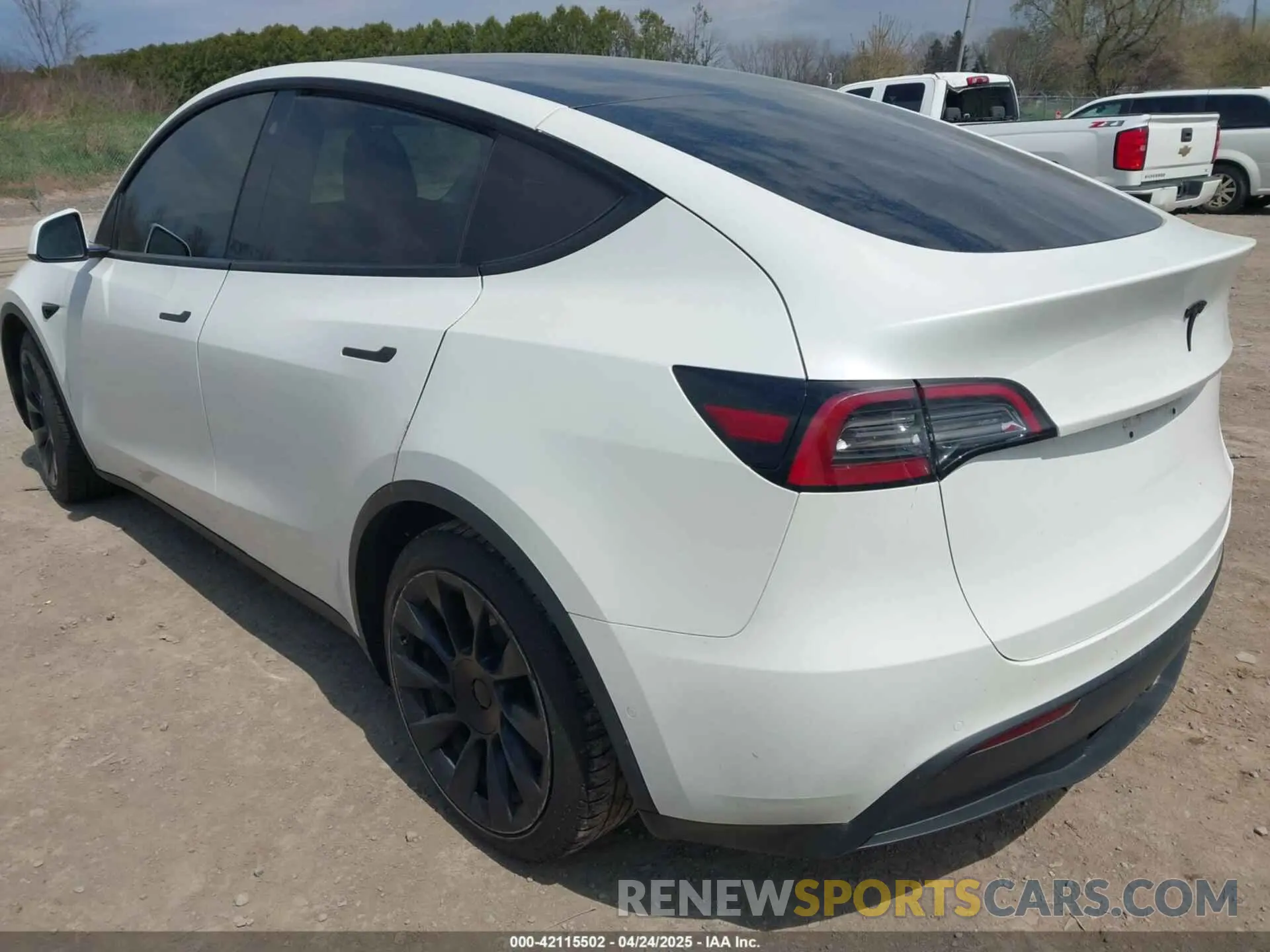 3 fotografías del automóvil dañado 5YJYGAEEXMF149158 TESLA MODEL Y 2021