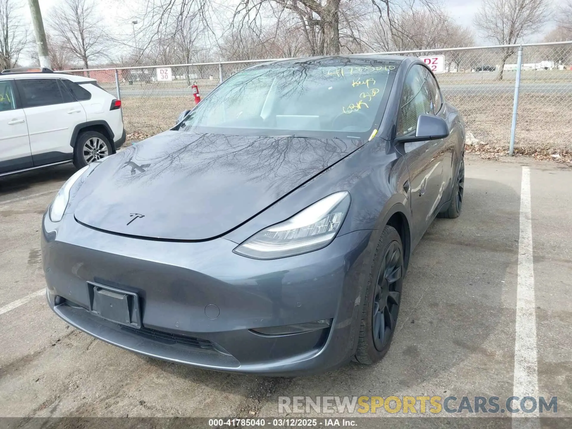 2 fotografías del automóvil dañado 5YJYGDED2MF118205 TESLA MODEL Y 2021