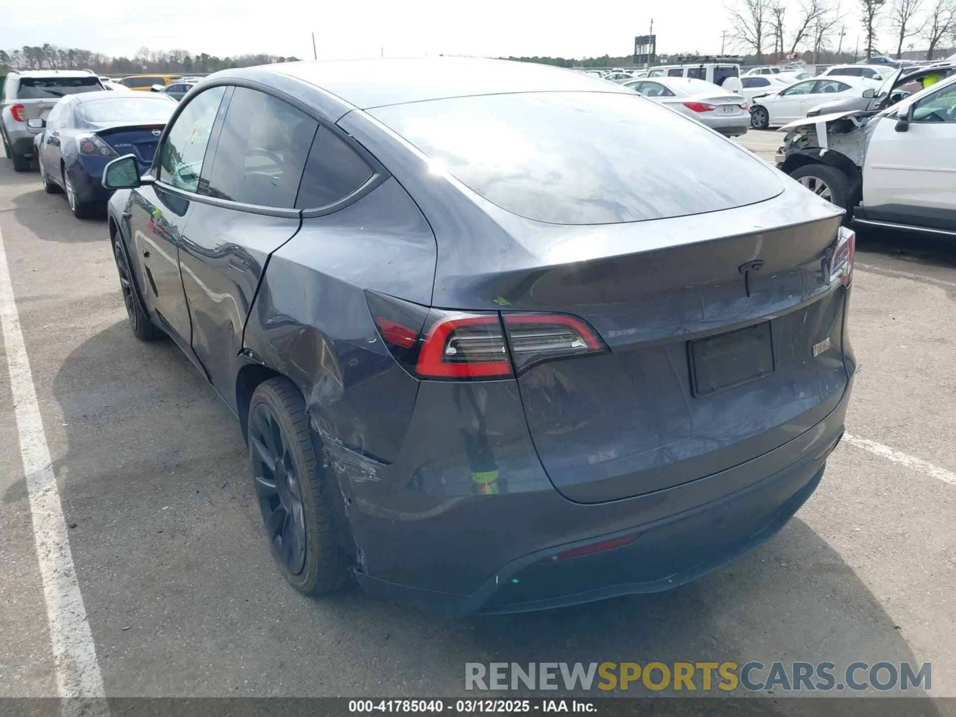 3 fotografías del automóvil dañado 5YJYGDED2MF118205 TESLA MODEL Y 2021
