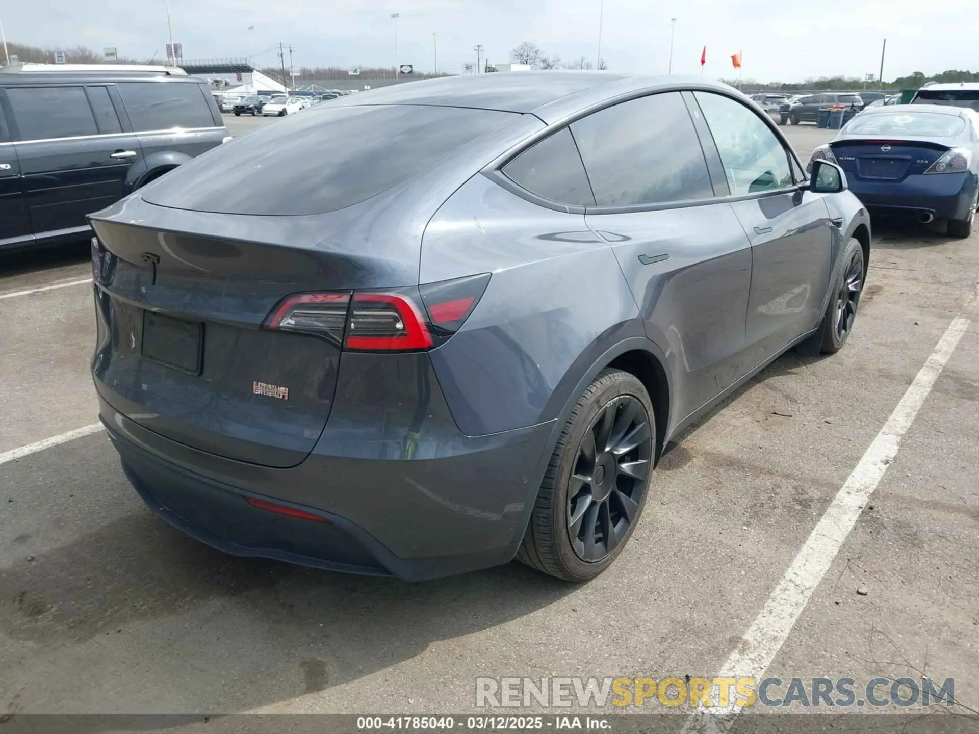 4 fotografías del automóvil dañado 5YJYGDED2MF118205 TESLA MODEL Y 2021
