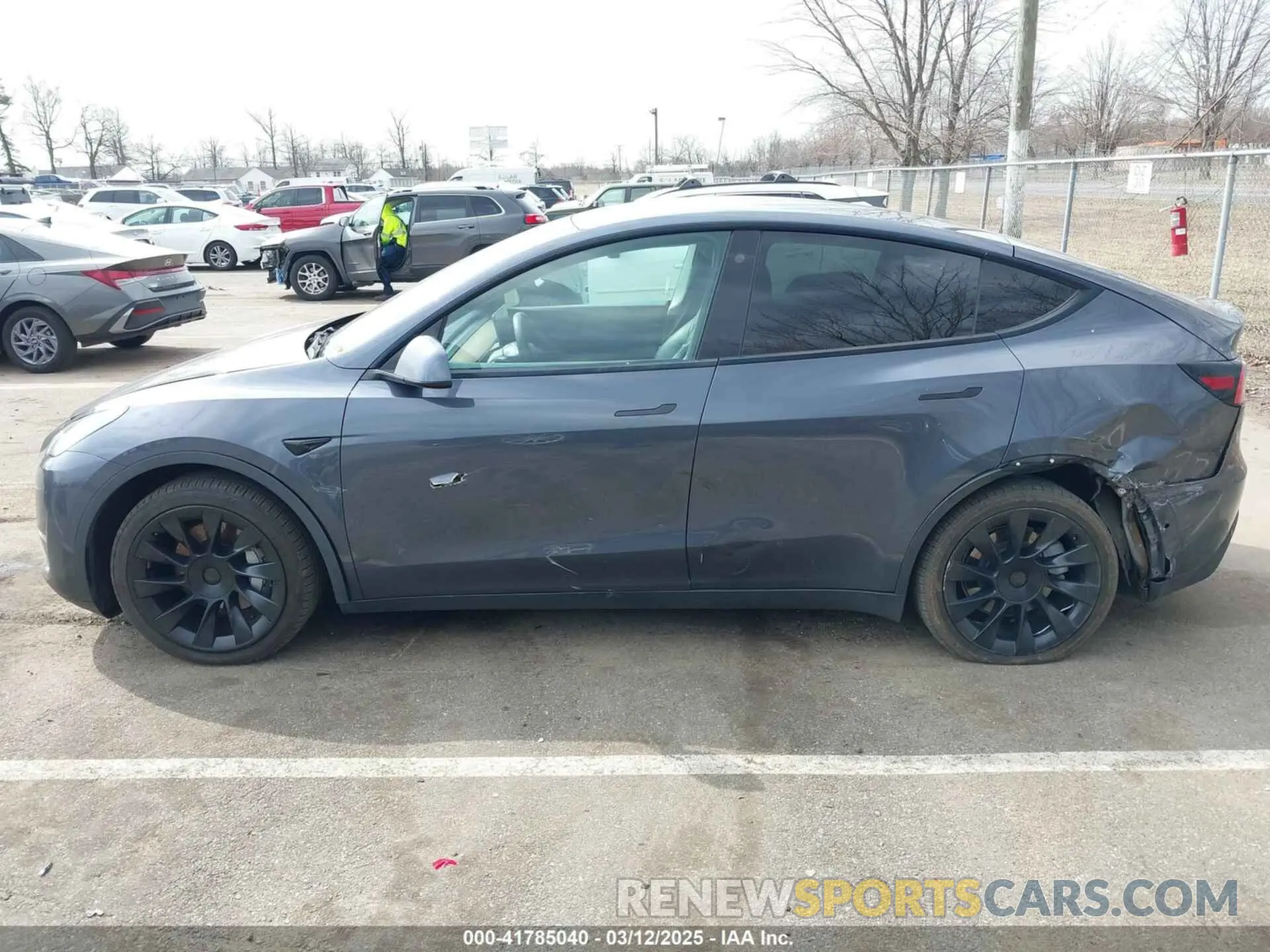 6 fotografías del automóvil dañado 5YJYGDED2MF118205 TESLA MODEL Y 2021