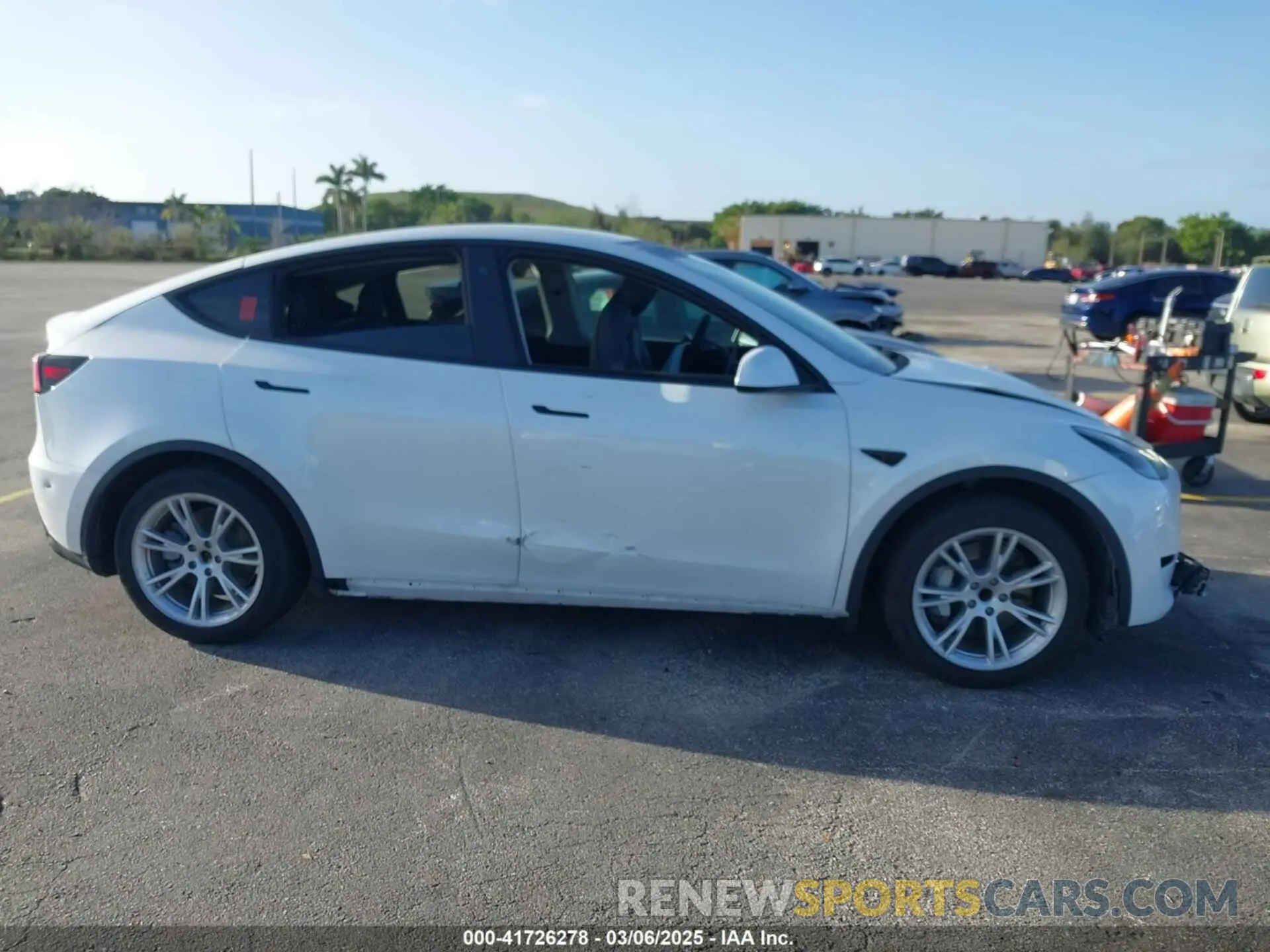 12 fotografías del automóvil dañado 5YJYGDED3MF103650 TESLA MODEL Y 2021