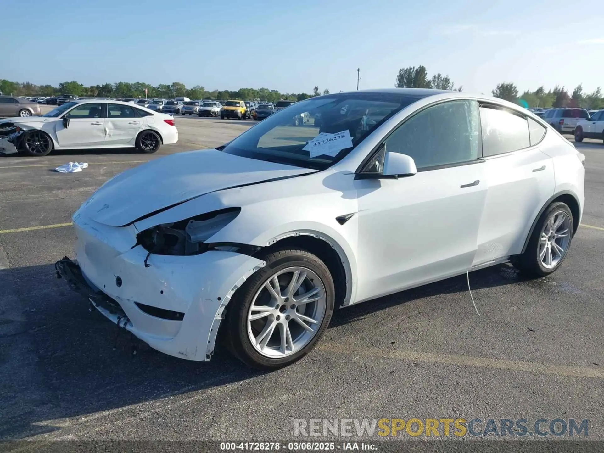 2 fotografías del automóvil dañado 5YJYGDED3MF103650 TESLA MODEL Y 2021