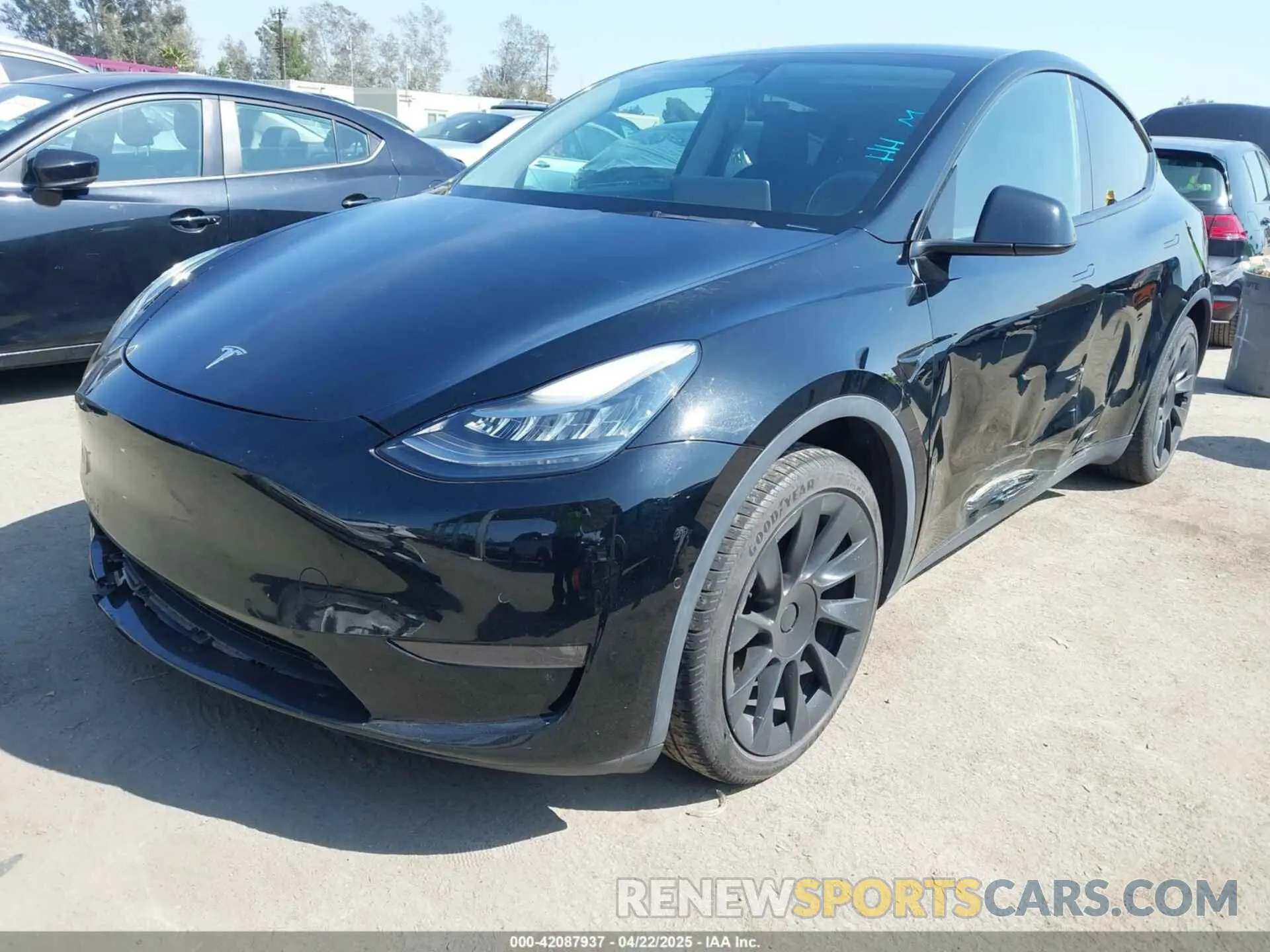 2 fotografías del automóvil dañado 5YJYGDED3MF126569 TESLA MODEL Y 2021