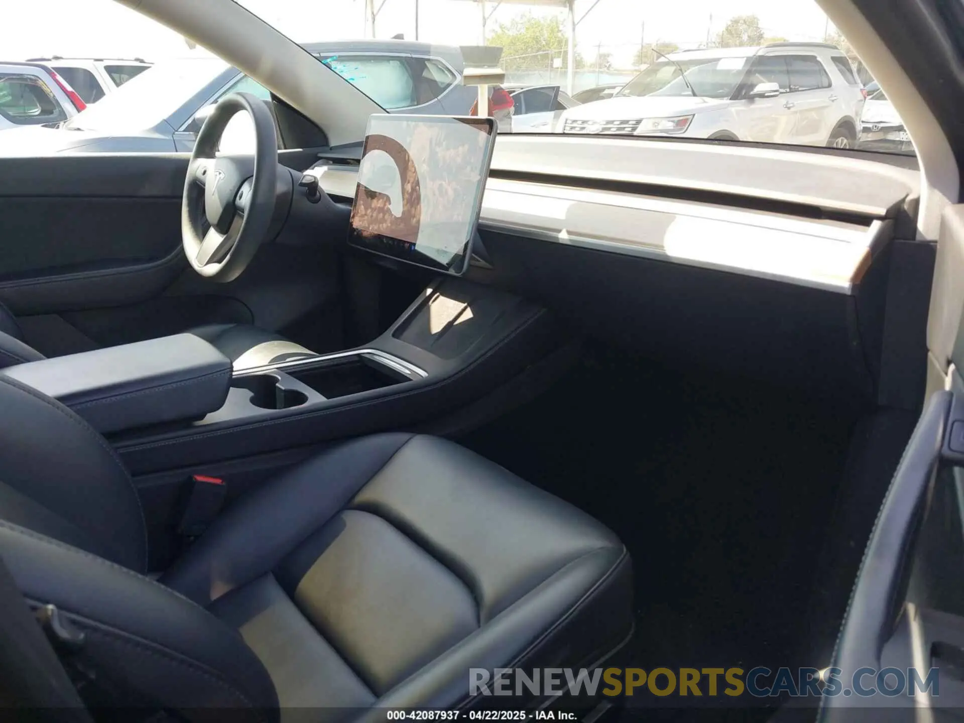 5 fotografías del automóvil dañado 5YJYGDED3MF126569 TESLA MODEL Y 2021