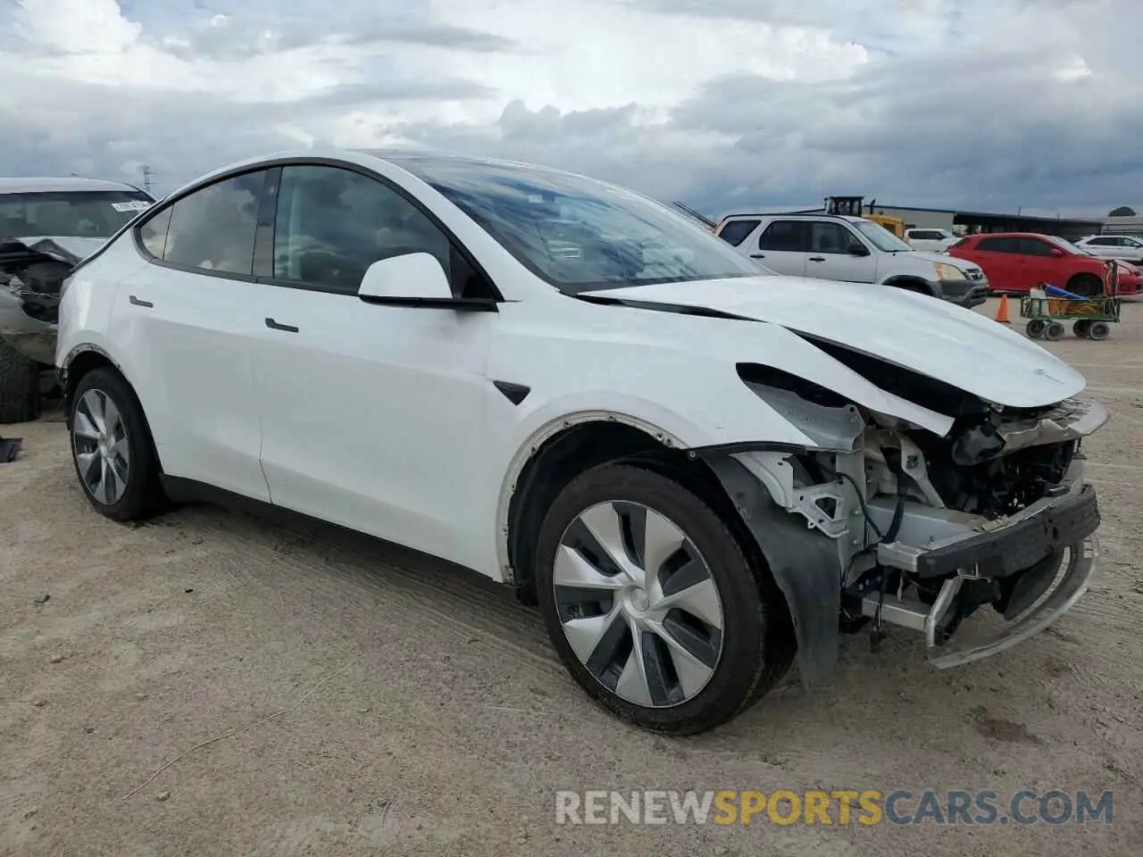 4 fotografías del automóvil dañado 5YJYGDED3MF134168 TESLA MODEL Y 2021
