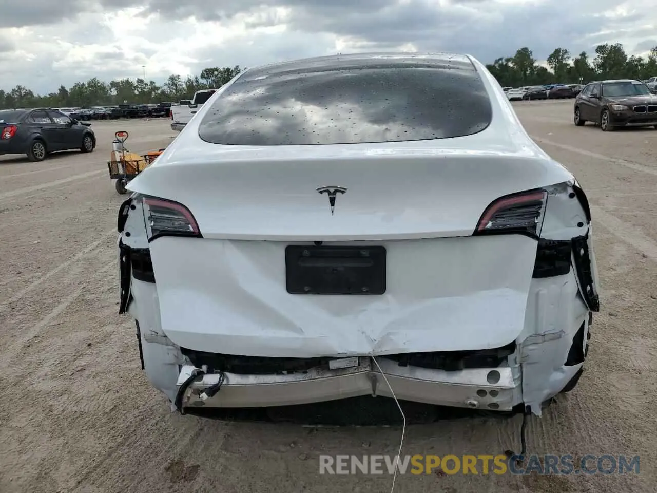 6 fotografías del automóvil dañado 5YJYGDED3MF134168 TESLA MODEL Y 2021