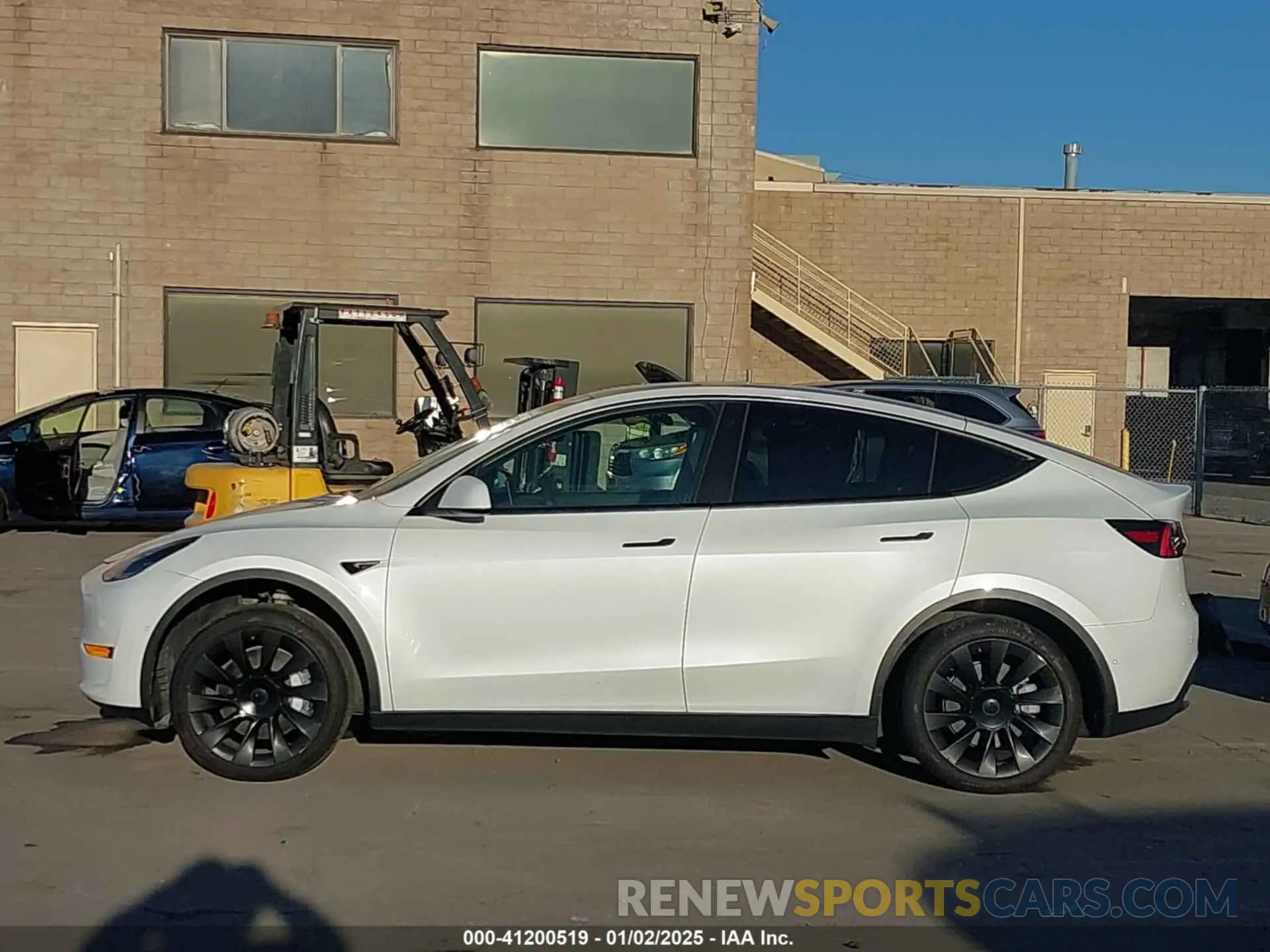 14 fotografías del automóvil dañado 5YJYGDED4MF123311 TESLA MODEL Y 2021