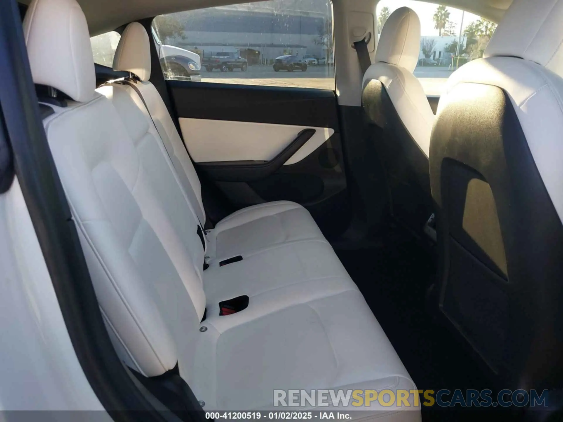 8 fotografías del automóvil dañado 5YJYGDED4MF123311 TESLA MODEL Y 2021