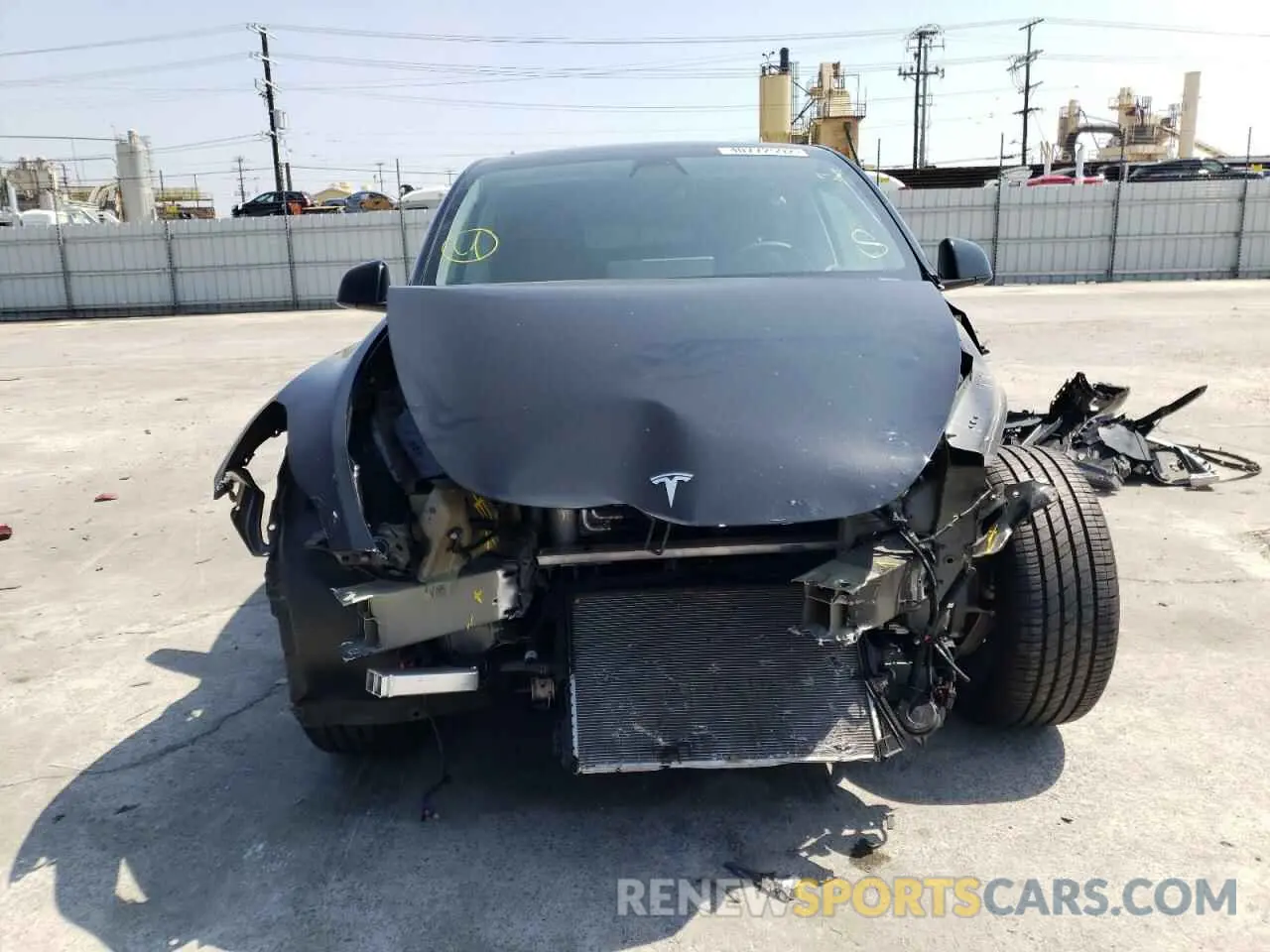 9 fotografías del automóvil dañado 5YJYGDED4MF124166 TESLA MODEL Y 2021