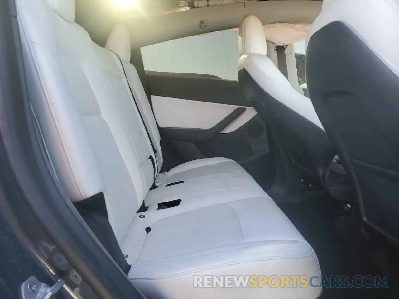 11 fotografías del automóvil dañado 5YJYGDED4MF174002 TESLA MODEL Y 2021