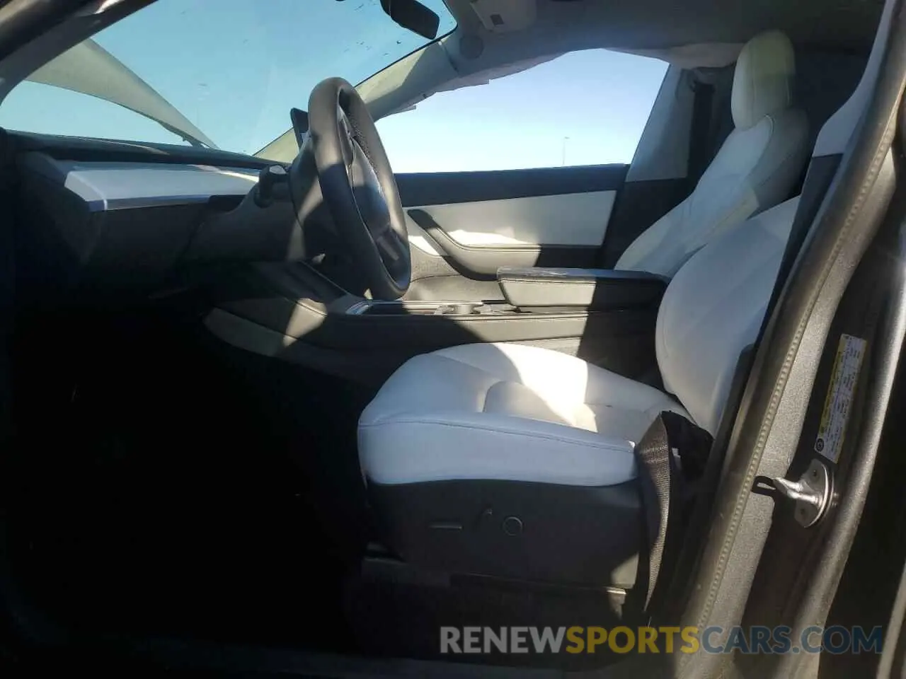 7 fotografías del automóvil dañado 5YJYGDED4MF174002 TESLA MODEL Y 2021