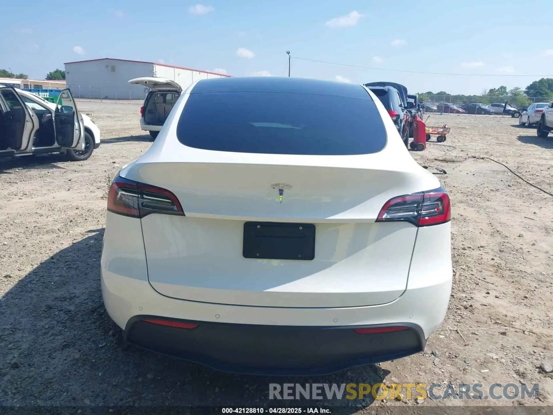 16 fotografías del automóvil dañado 5YJYGDED4MF192824 TESLA MODEL Y 2021