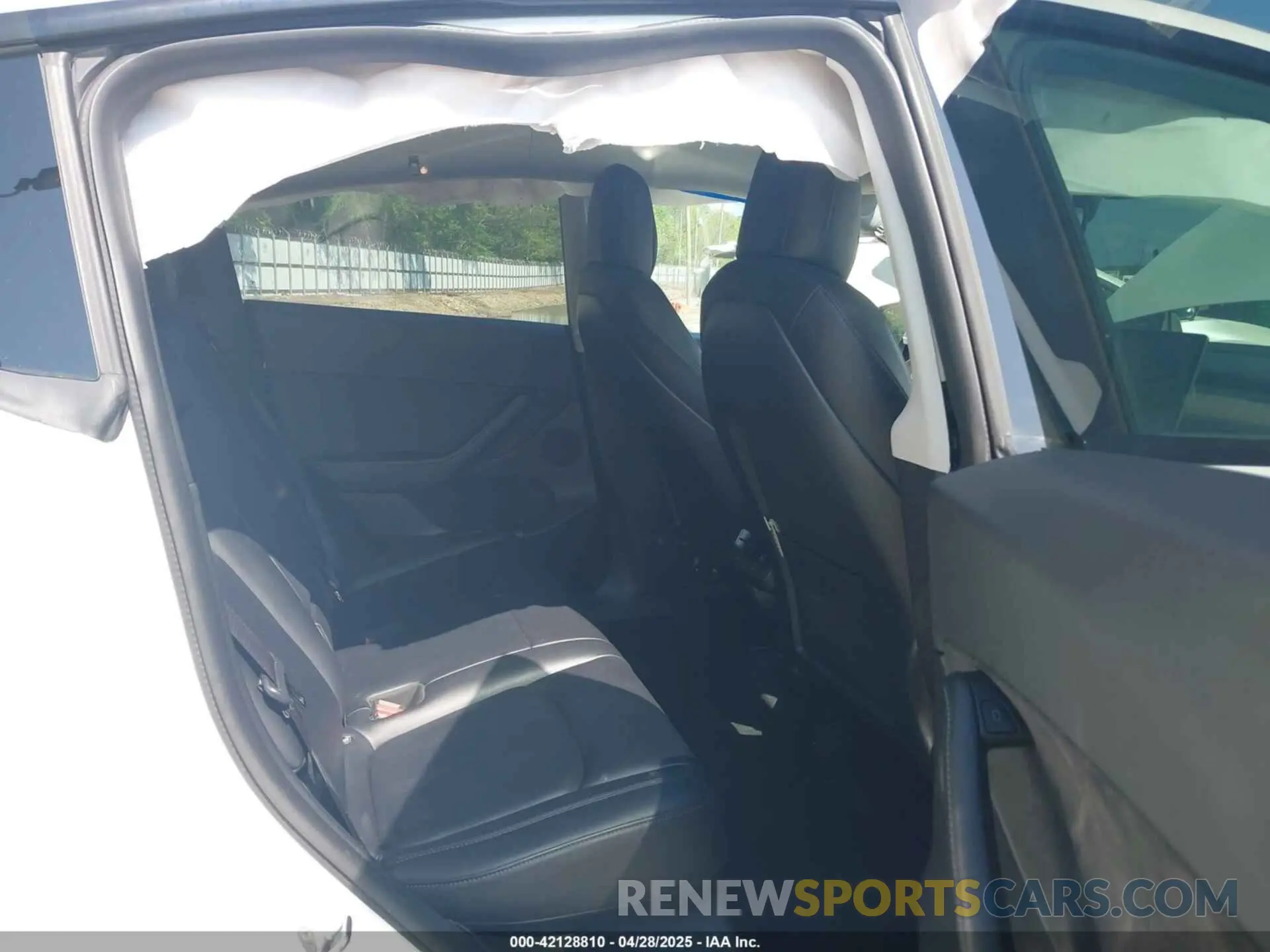 8 fotografías del automóvil dañado 5YJYGDED4MF192824 TESLA MODEL Y 2021