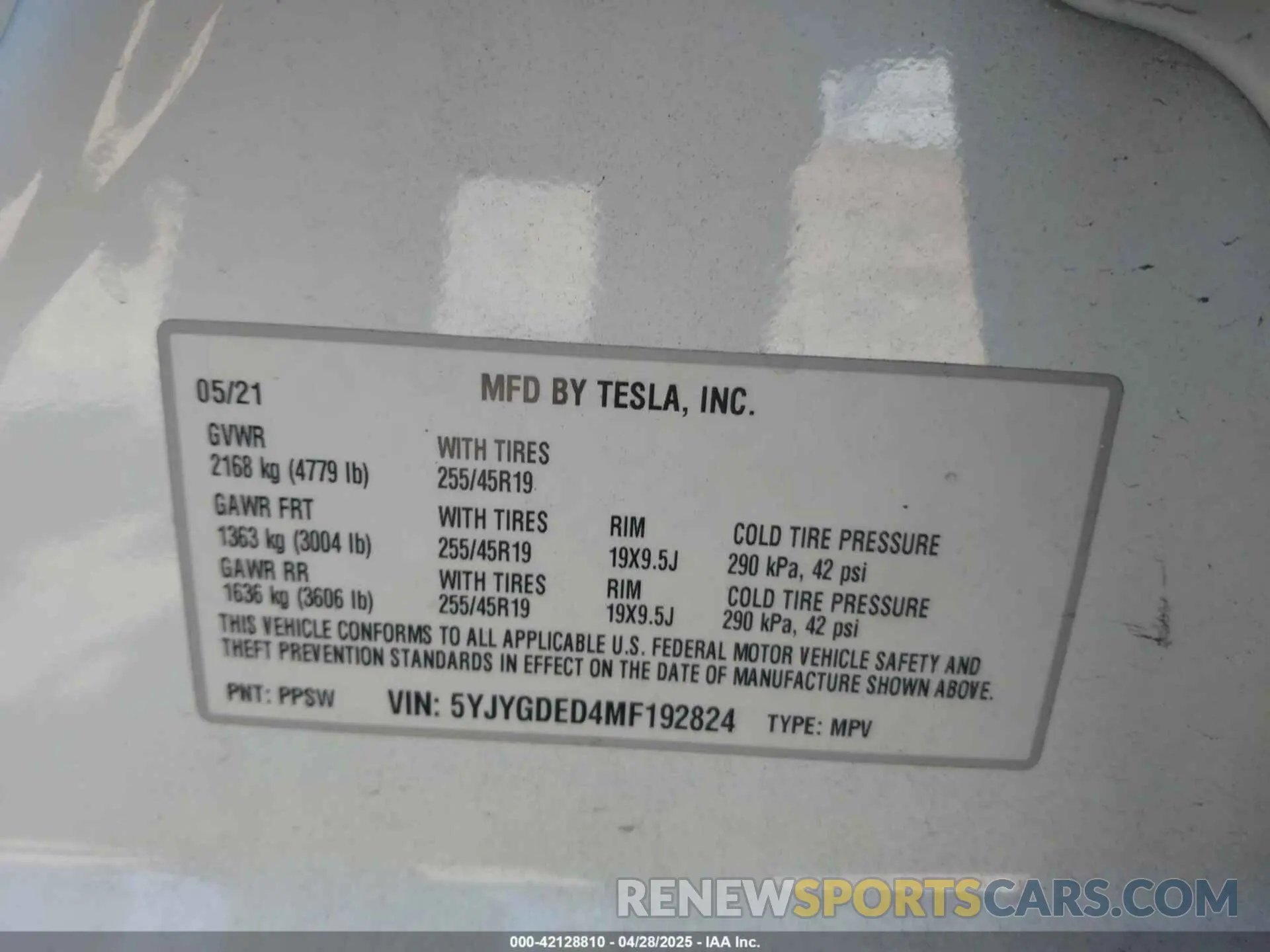 9 fotografías del automóvil dañado 5YJYGDED4MF192824 TESLA MODEL Y 2021