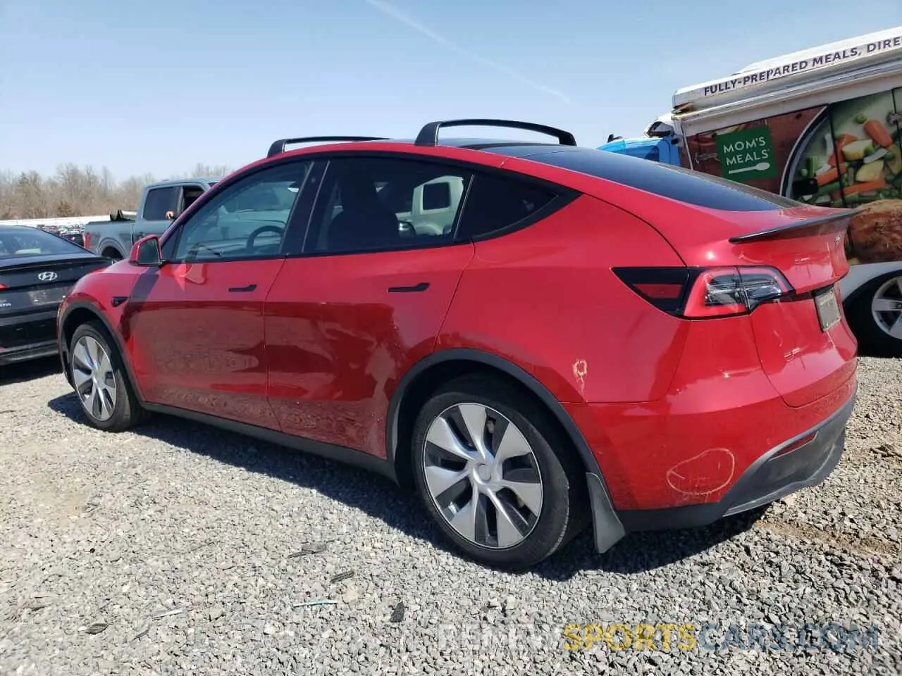 2 fotografías del automóvil dañado 5YJYGDED5MF132972 TESLA MODEL Y 2021