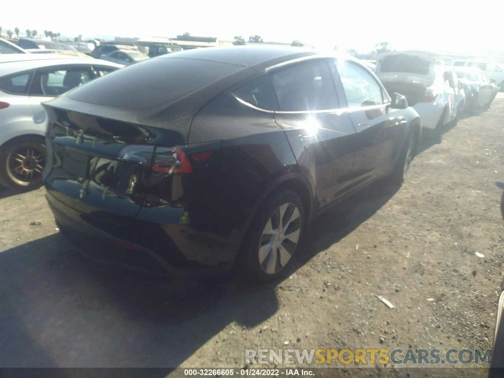 4 fotografías del automóvil dañado 5YJYGDED9MF103961 TESLA MODEL Y 2021