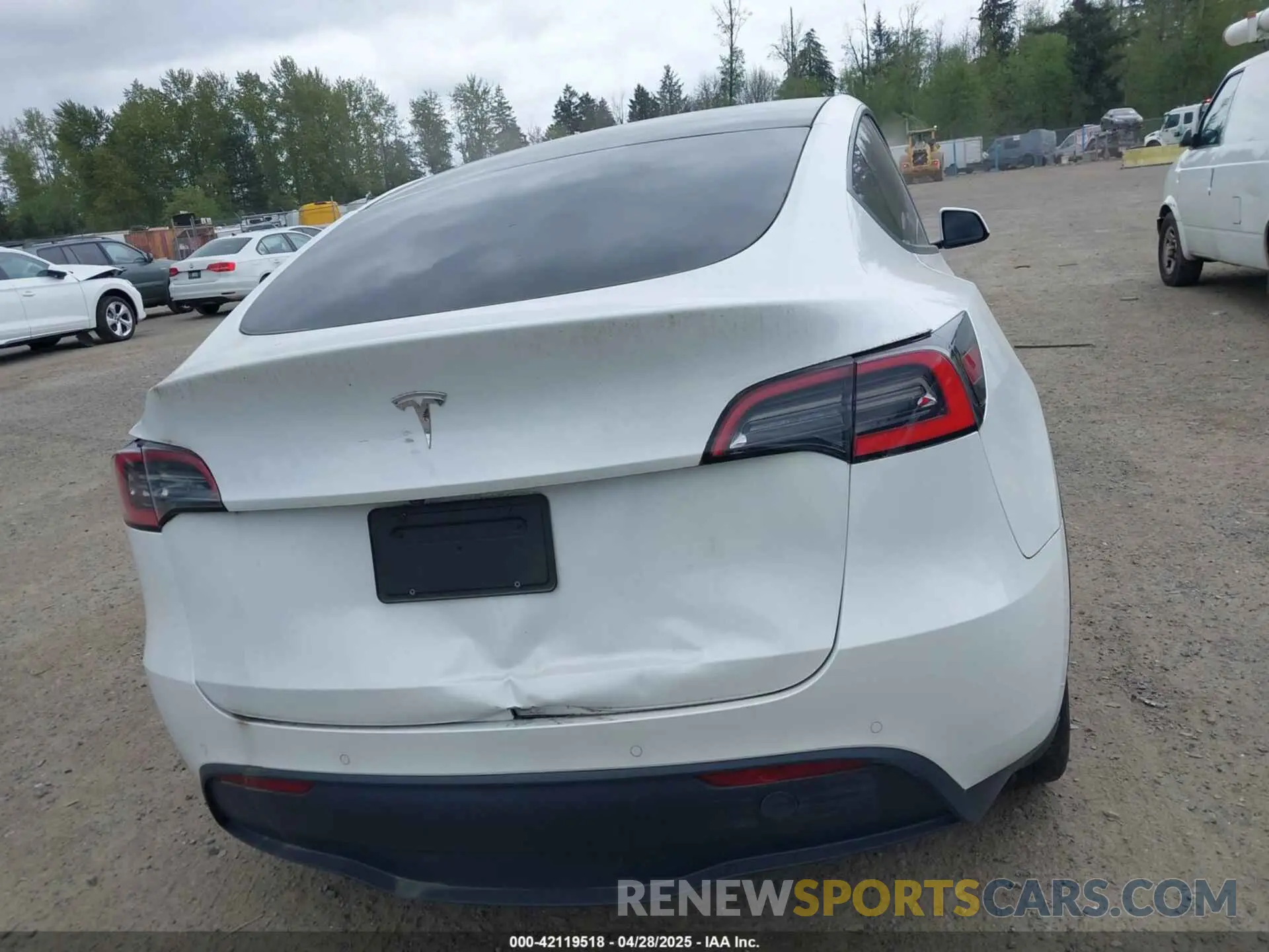 15 fotografías del automóvil dañado 5YJYGDED9MF121828 TESLA MODEL Y 2021