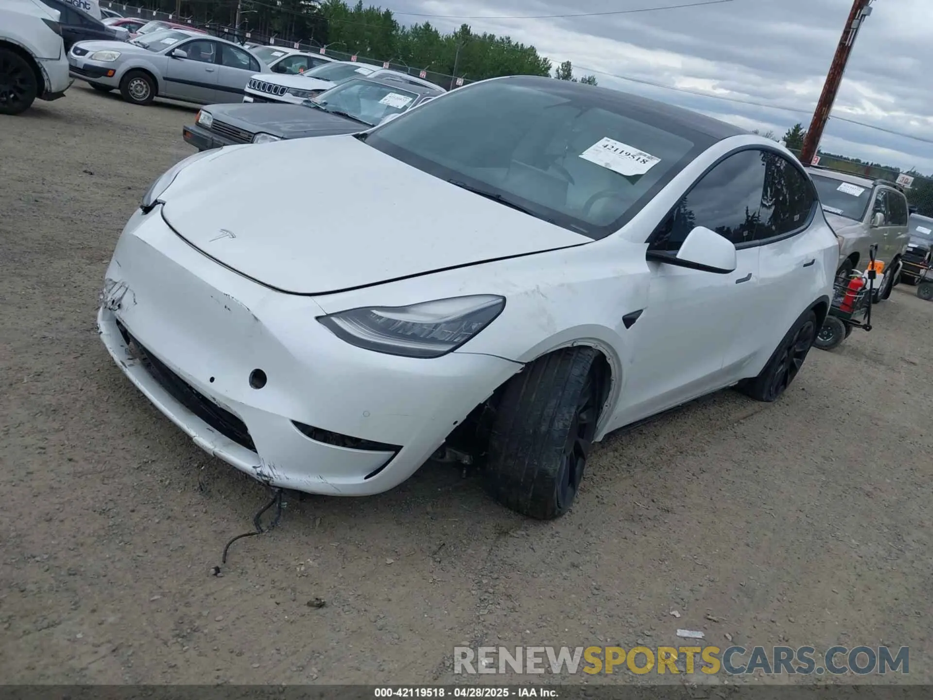 2 fotografías del automóvil dañado 5YJYGDED9MF121828 TESLA MODEL Y 2021